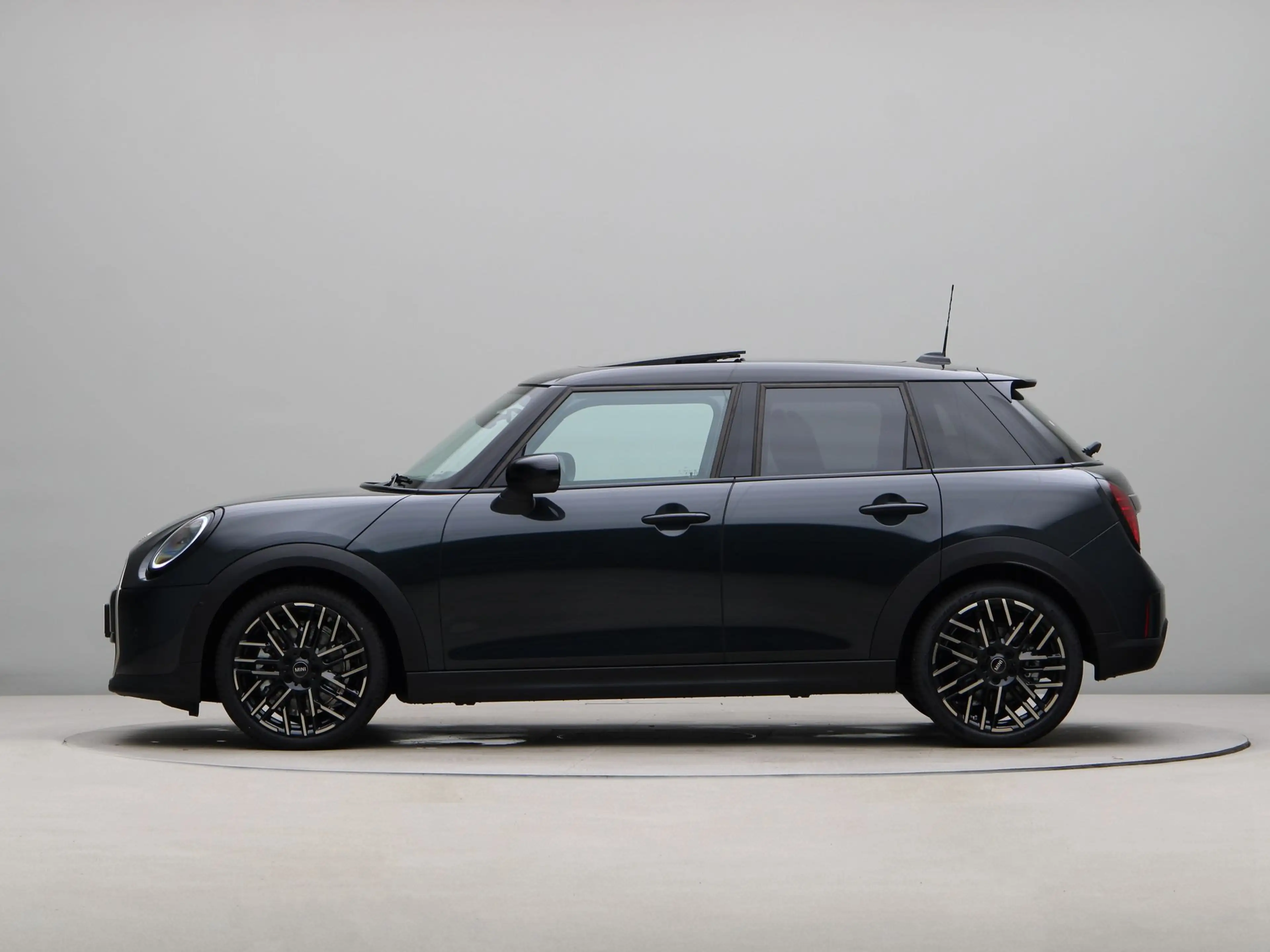 MINI Cooper C 5-deurs Favoured Pakket S PRIVATE LEASE EUR 581,- — photo 12