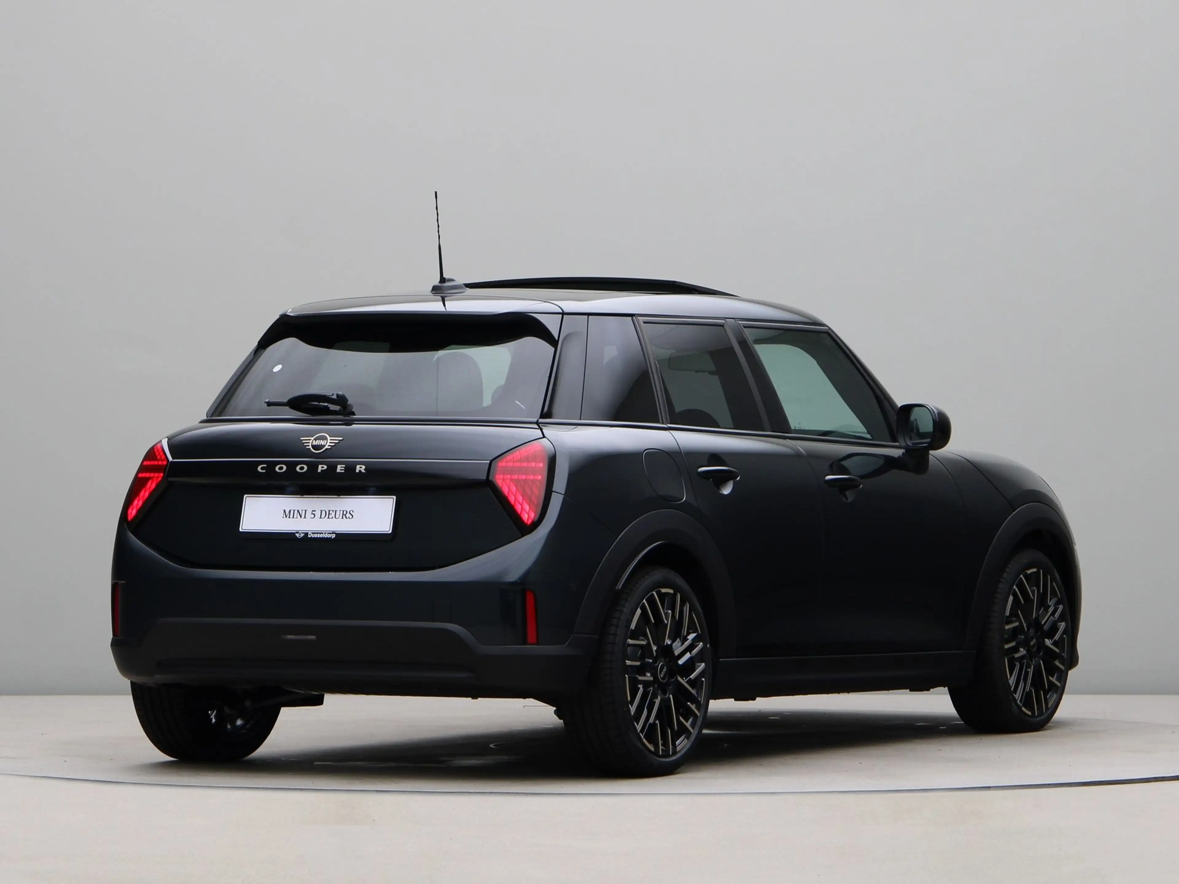 MINI Cooper C 5-deurs Favoured Pakket S PRIVATE LEASE EUR 581,- — photo 9