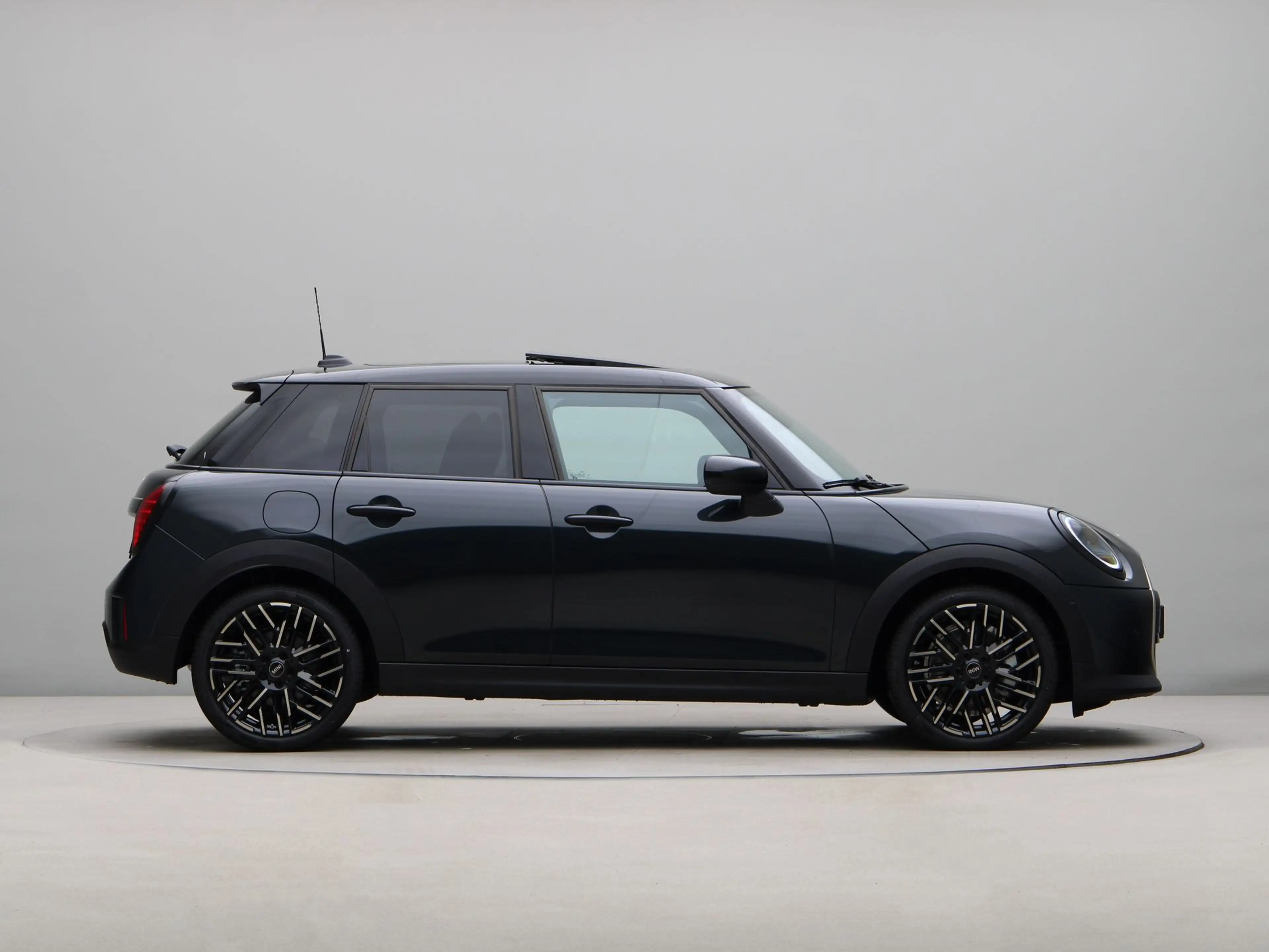 MINI Cooper C 5-deurs Favoured Pakket S PRIVATE LEASE EUR 581,- — photo 8