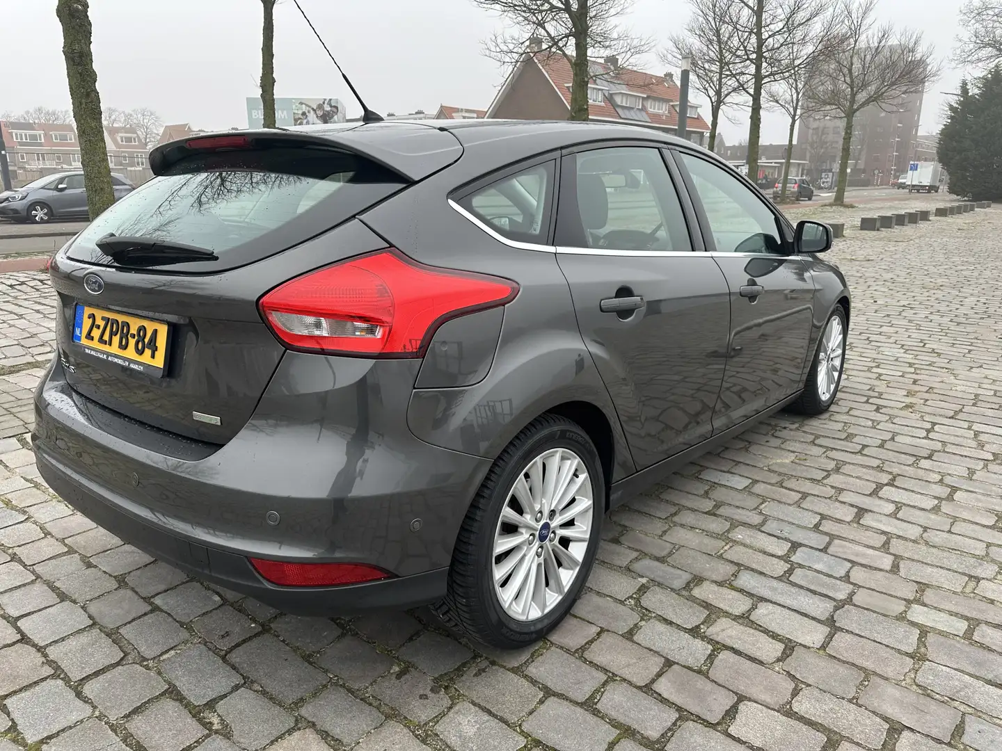 Ford Focus 1.0 Titanium Edition navi airco/ecc keurige auto Gris - 2