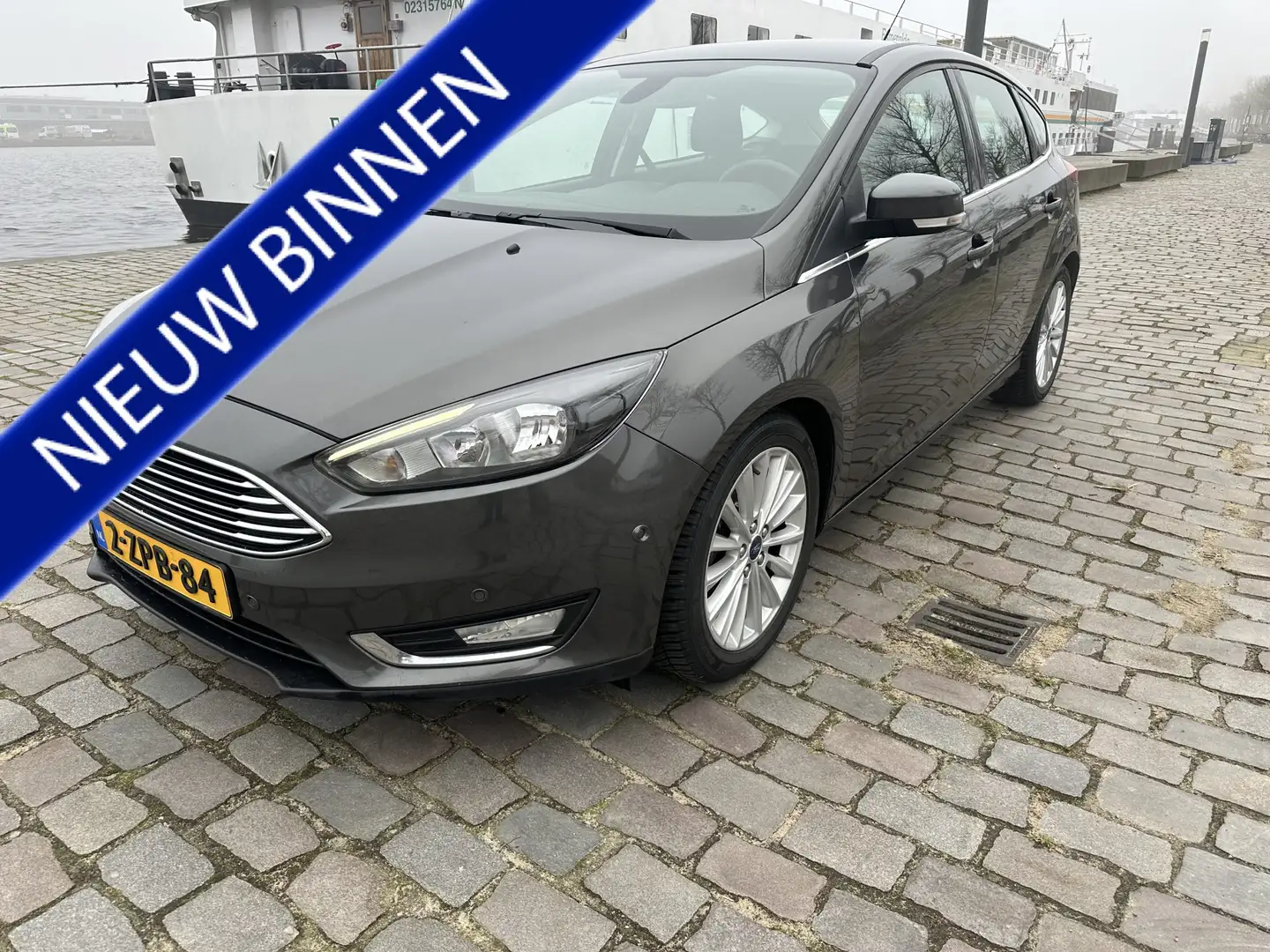 Ford Focus 1.0 Titanium Edition navi airco/ecc keurige auto Gris - 1