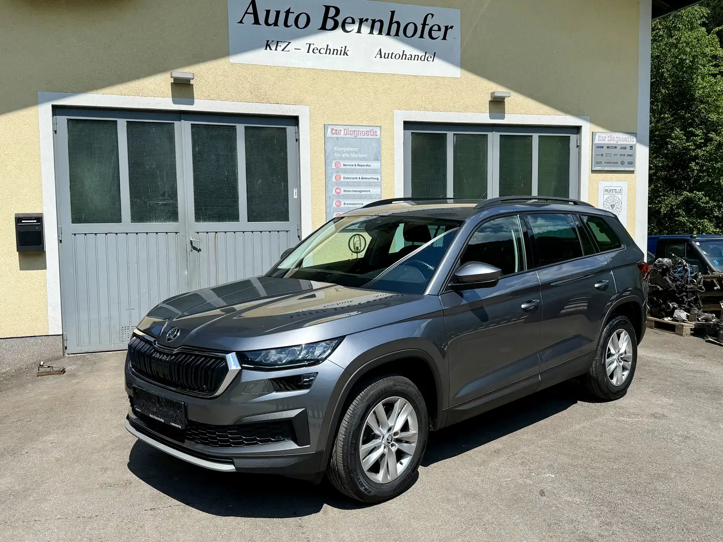 Skoda Kodiaq Ambition 7 Sitzer Kamera PDC MFL Tempom. Grau - 1