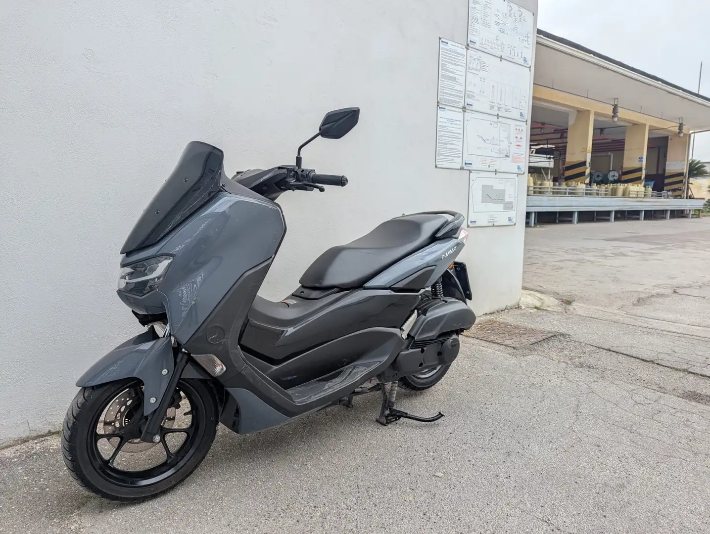 Yamaha NMAX Gris - 1