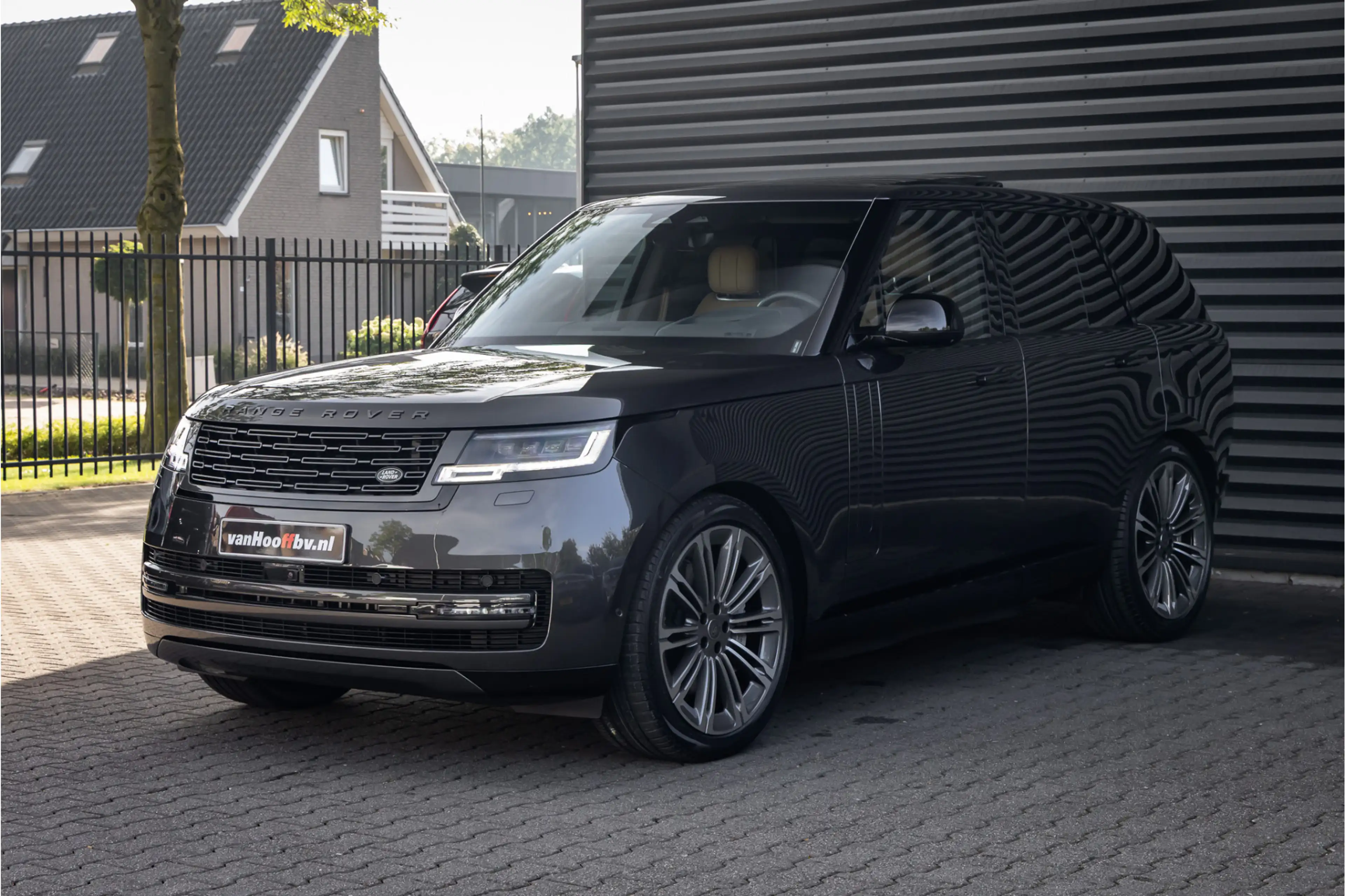 Land Rover Range Rover 3.0 P550e HSE PHEV 23'' - Carpathian Grey — photo 19