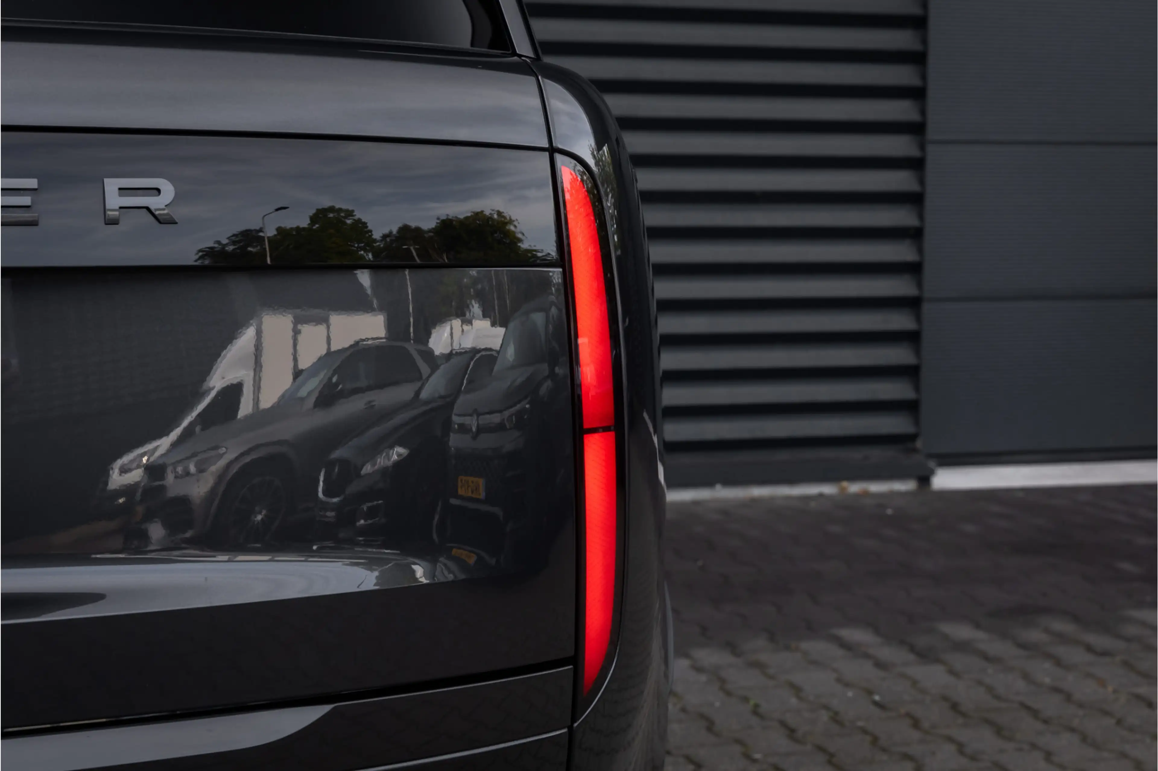 Land Rover Range Rover 3.0 P550e HSE PHEV 23'' - Carpathian Grey — photo 32
