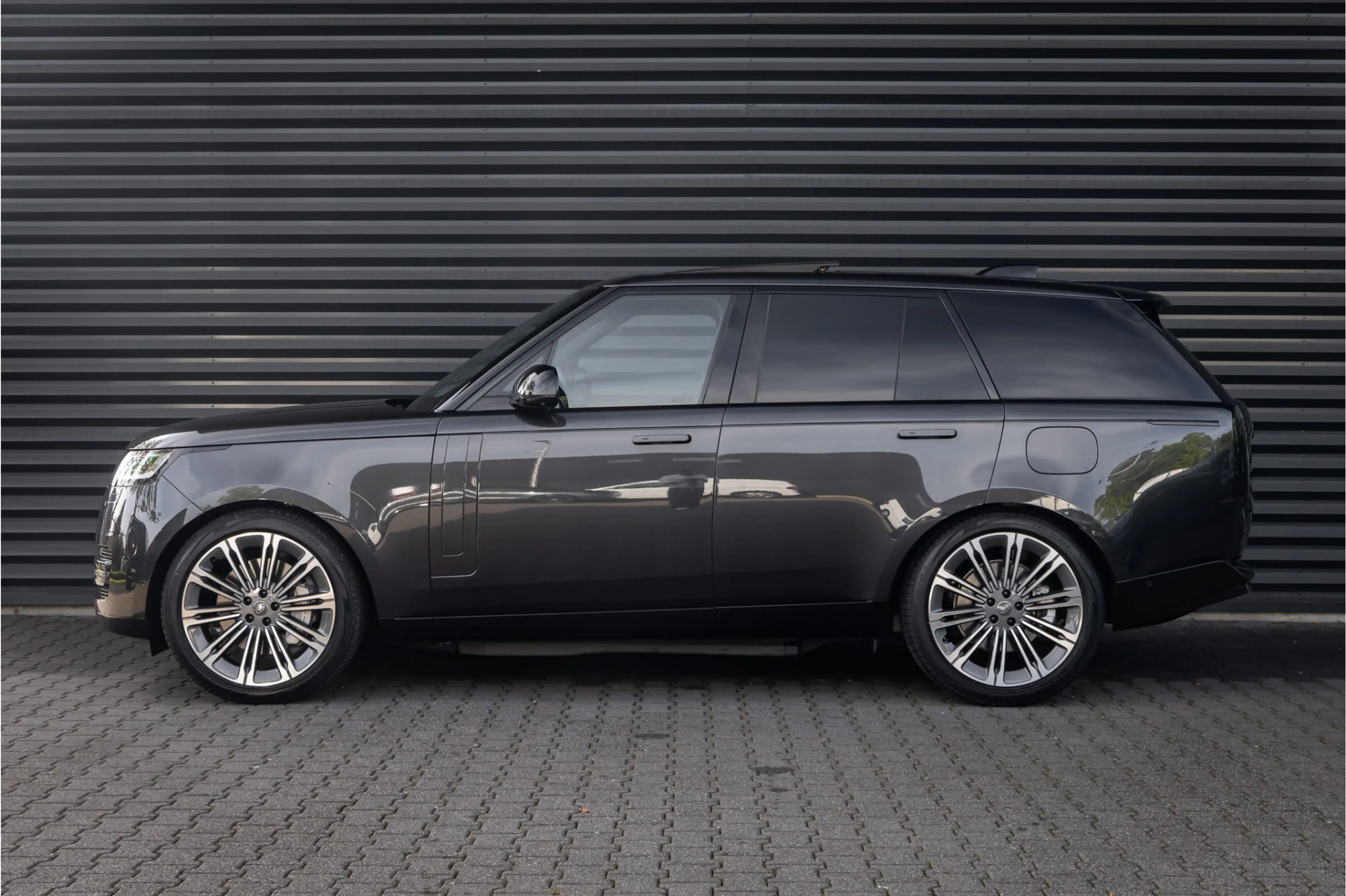 Land Rover Range Rover 3.0 P550e HSE PHEV 23'' - Carpathian Grey — photo 4
