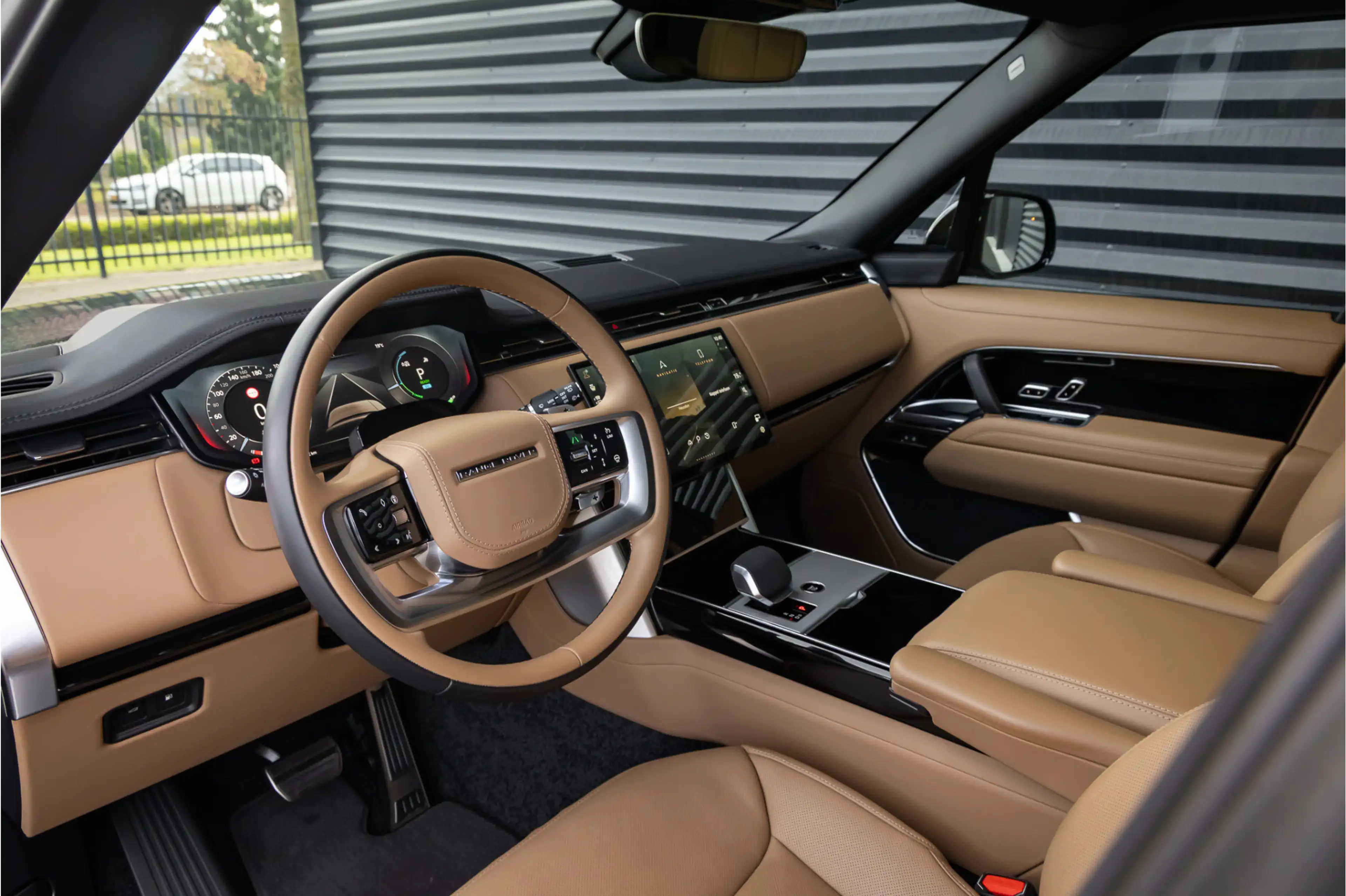 Land Rover Range Rover 3.0 P550e HSE PHEV 23'' - Carpathian Grey — photo 31