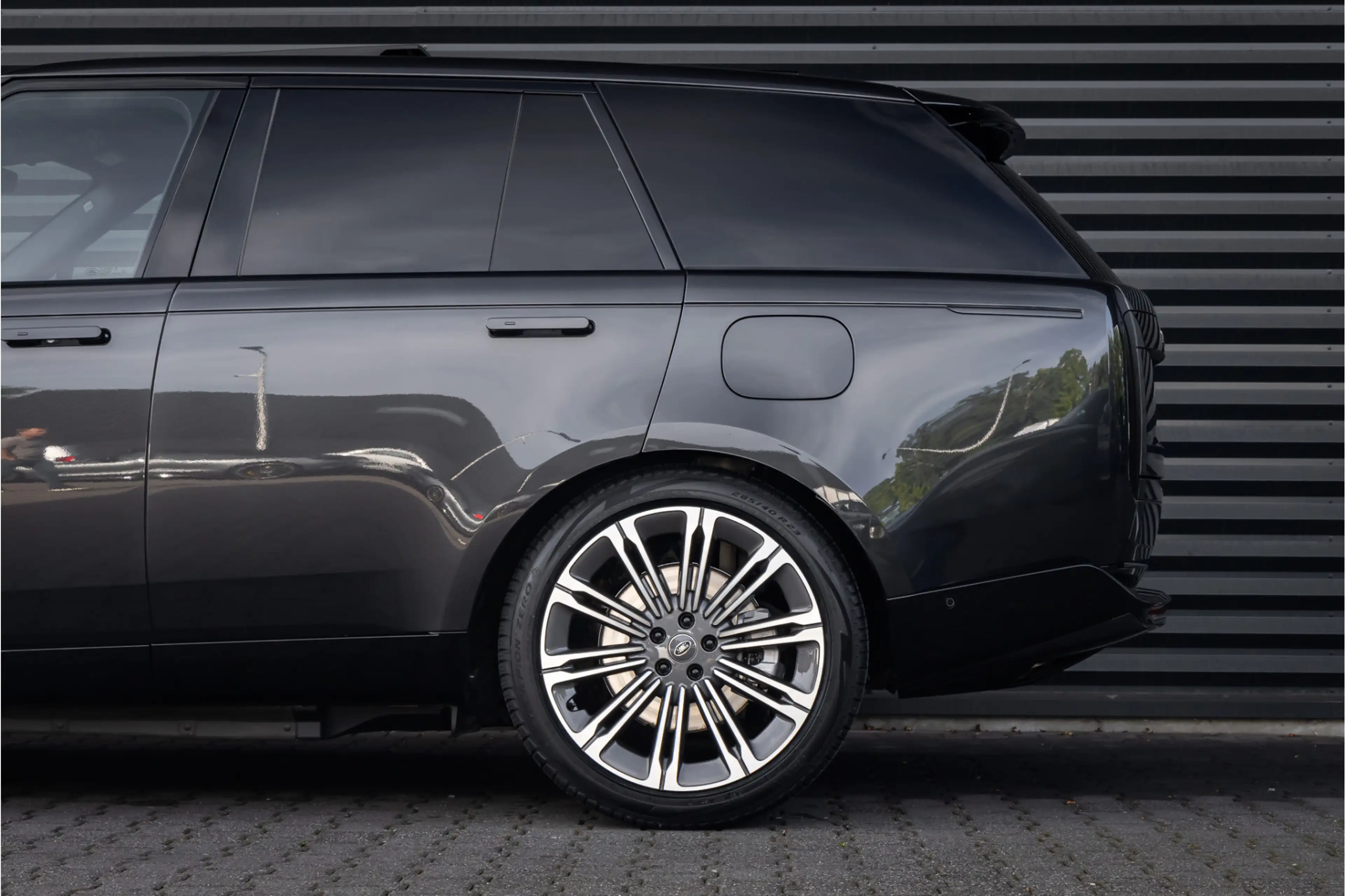 Land Rover Range Rover 3.0 P550e HSE PHEV 23'' - Carpathian Grey — photo 12