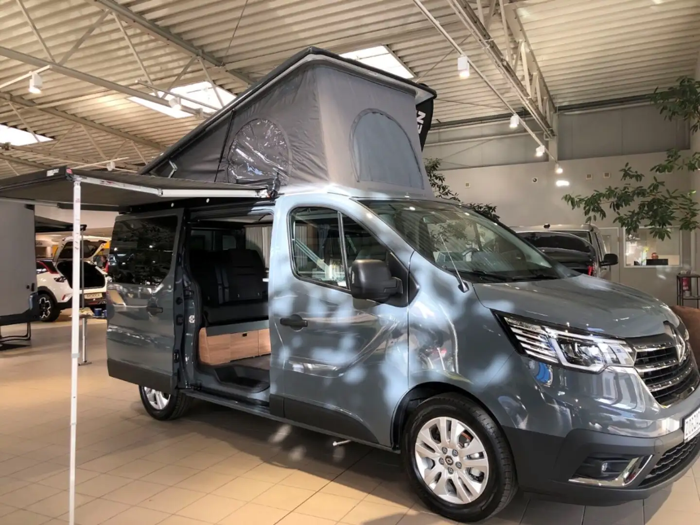 Mooveo CAMPERVAN 2 Markise, Standhzg, Kamera, AHZV Grau - 2