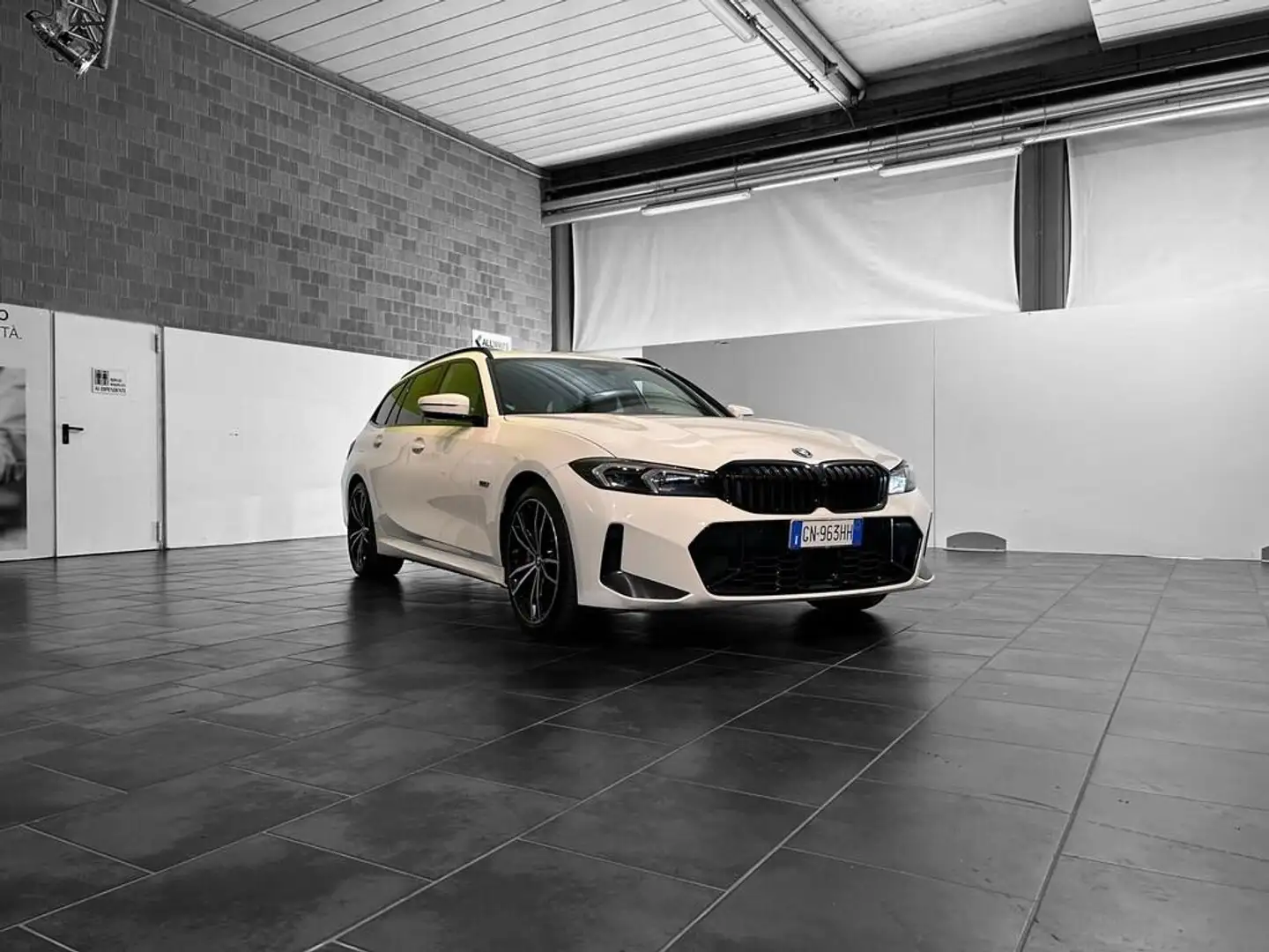 BMW 320 e Touring Msport auto - 1