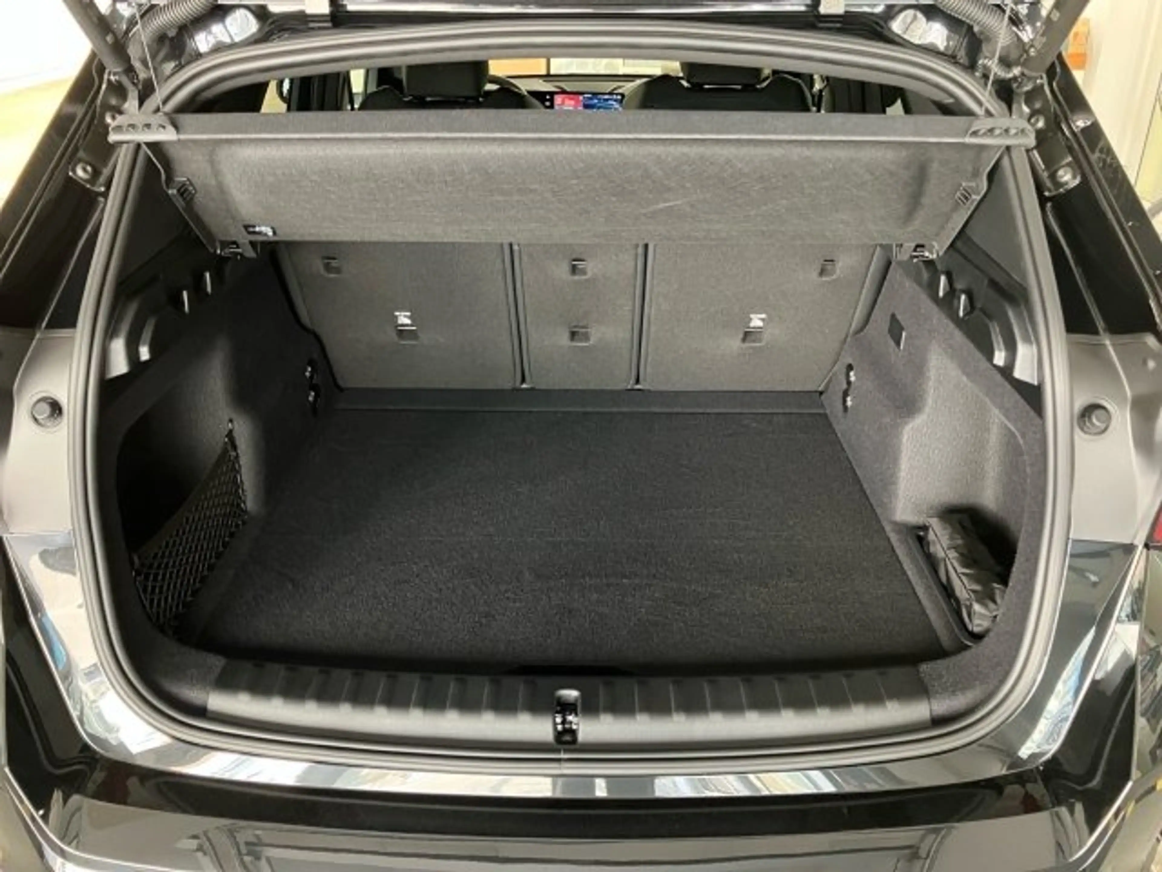 BMW iX1 eDrive20 U11 HB0 — photo 13