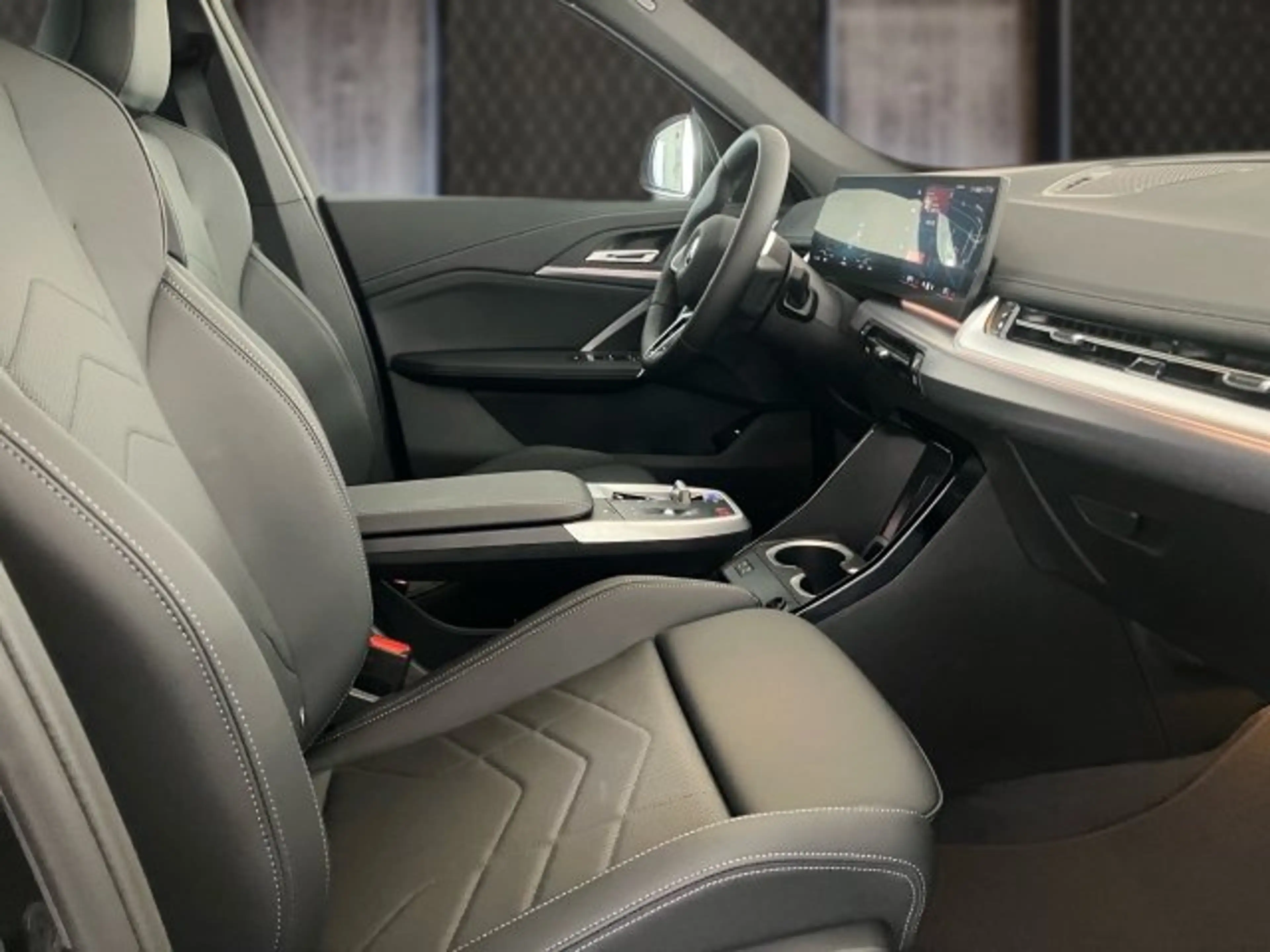 BMW iX1 eDrive20 U11 HB0 — photo 9