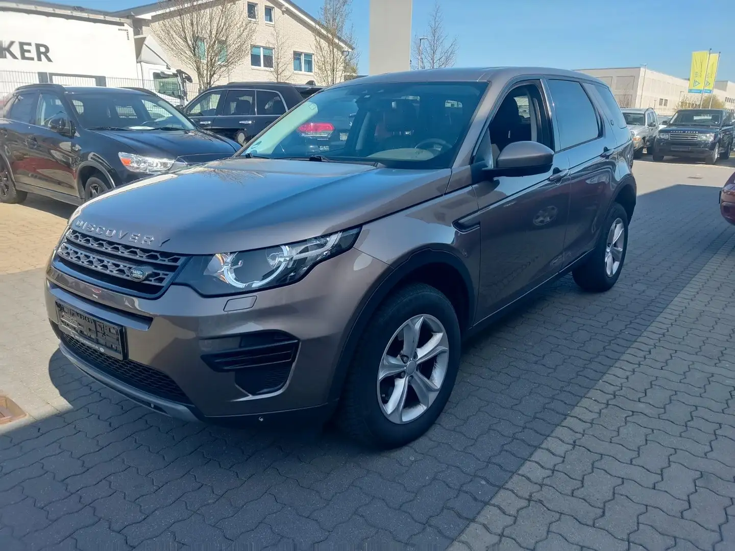 Land Rover Discovery Sport SE AWD Marrón - 2
