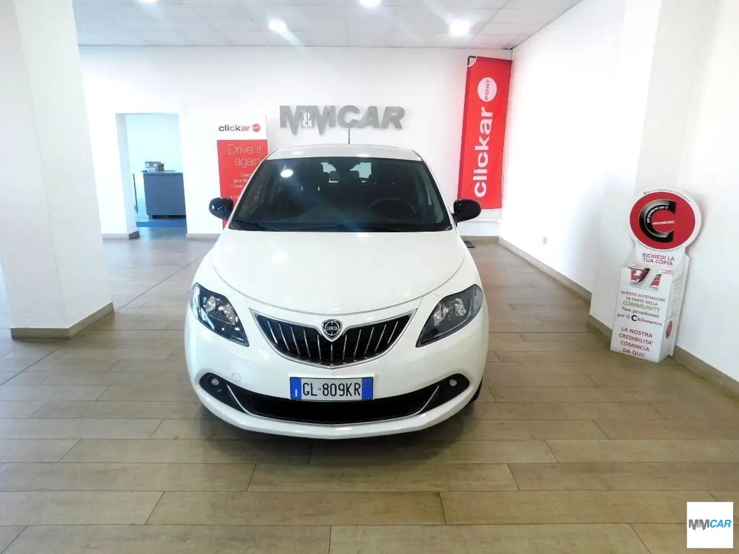 Lancia Ypsilon 1.0 FireFly 5p.S&S Hybryd Gold Weiß - 2