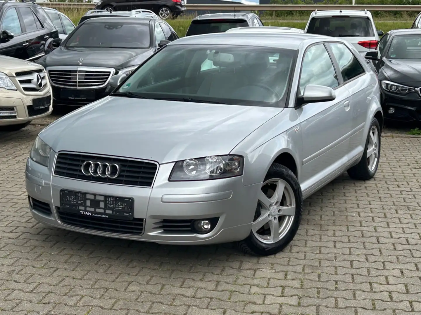 Audi A3 1.6 Attraction Klima Licht-Paket Licht-Sensor Silber - 1