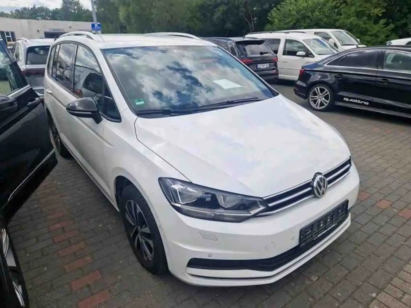 Volkswagen Touran 1.5TSI DSG IQ.Drive NAVI+PARKLENK+7-SITZE Weiß - 2