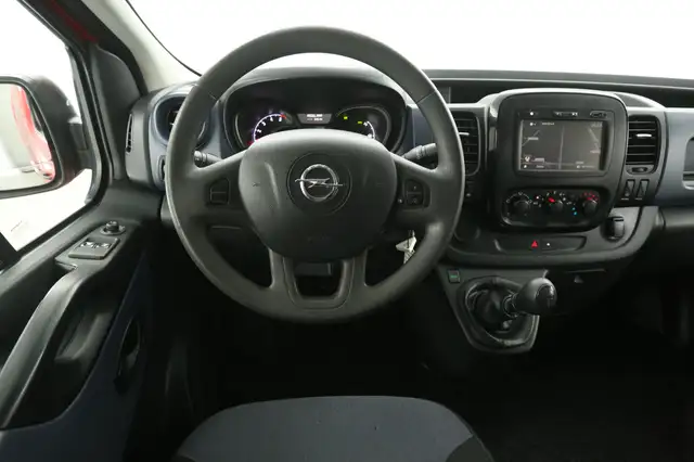 Opel Vivaro view 2