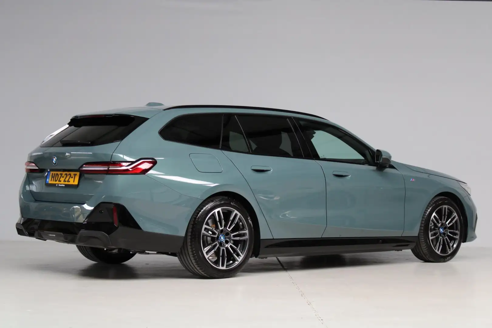 BMW 530 5-serie Touring 530e M-sport [ head-up panoramadak Zelená - 2