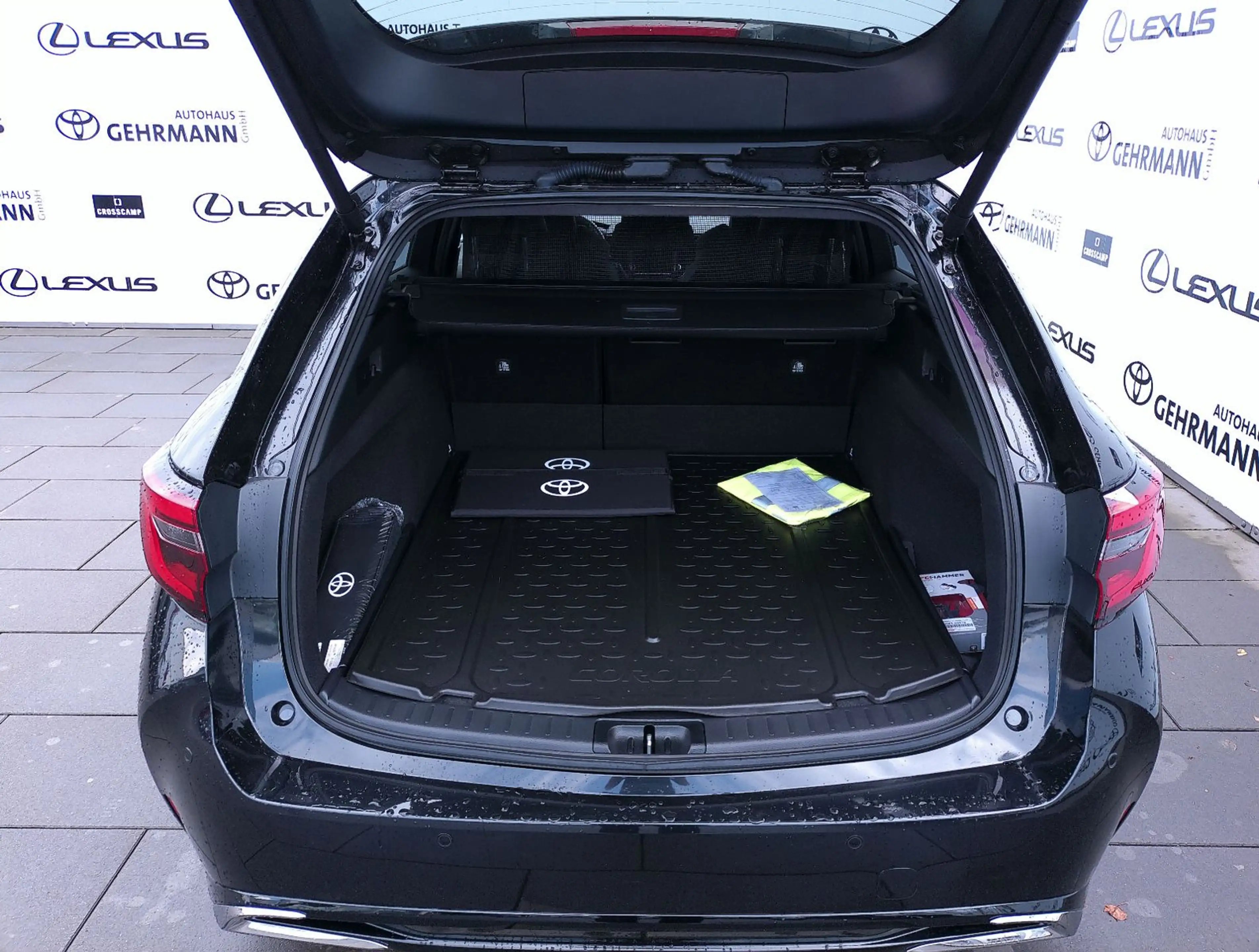 Toyota Corolla Touring Sports Hybrid Team D — photo 5