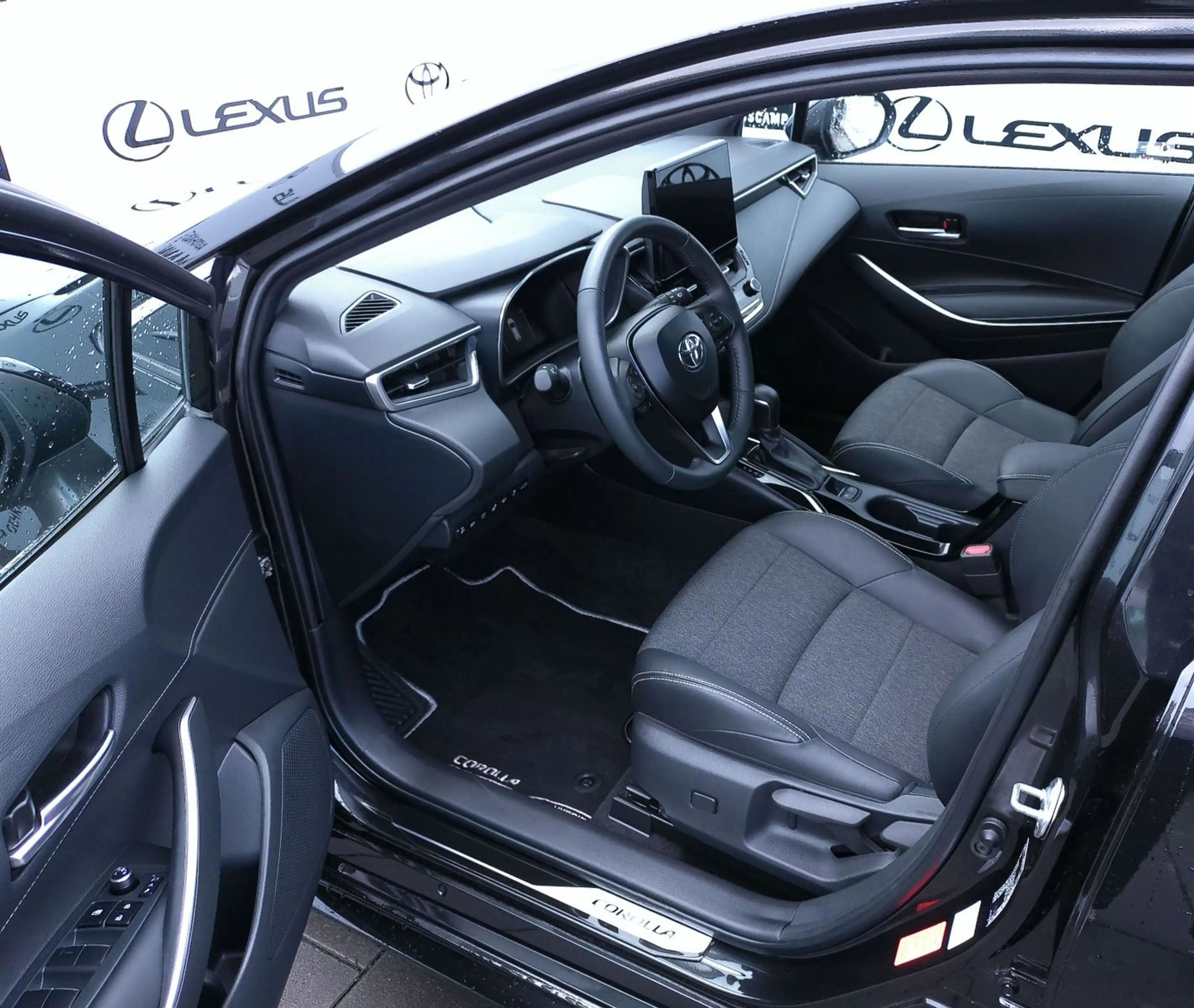 Toyota Corolla Touring Sports Hybrid Team D — photo 9