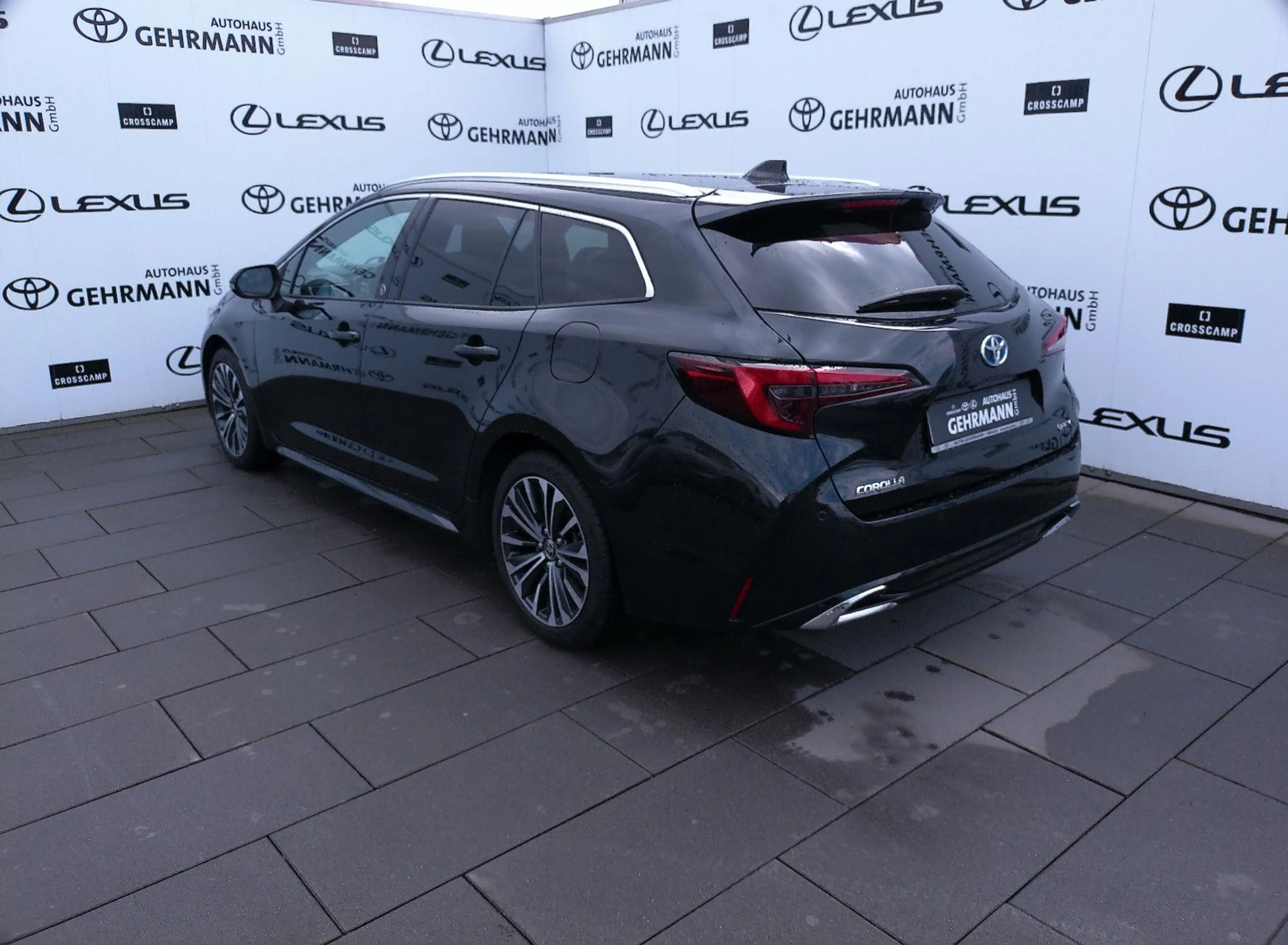 Toyota Corolla Touring Sports Hybrid Team D — photo 3