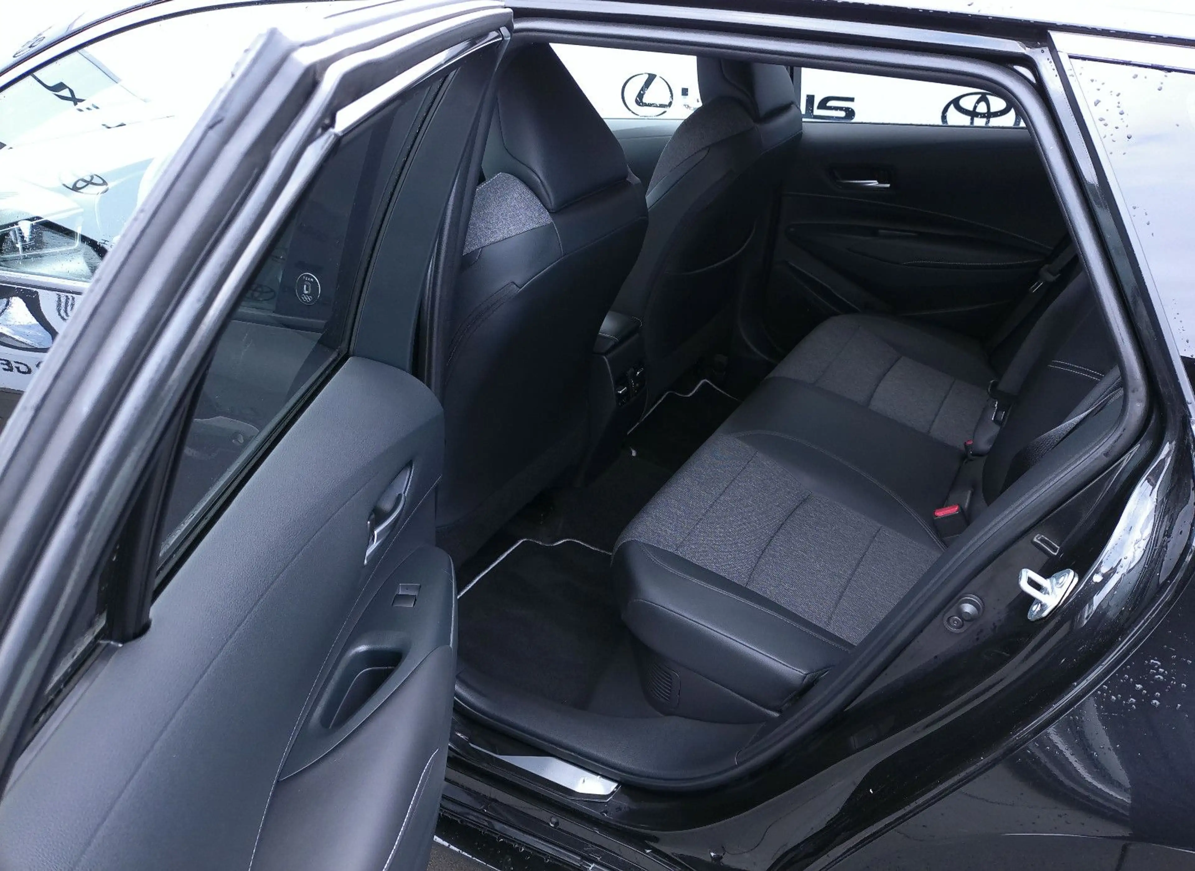Toyota Corolla Touring Sports Hybrid Team D — photo 7