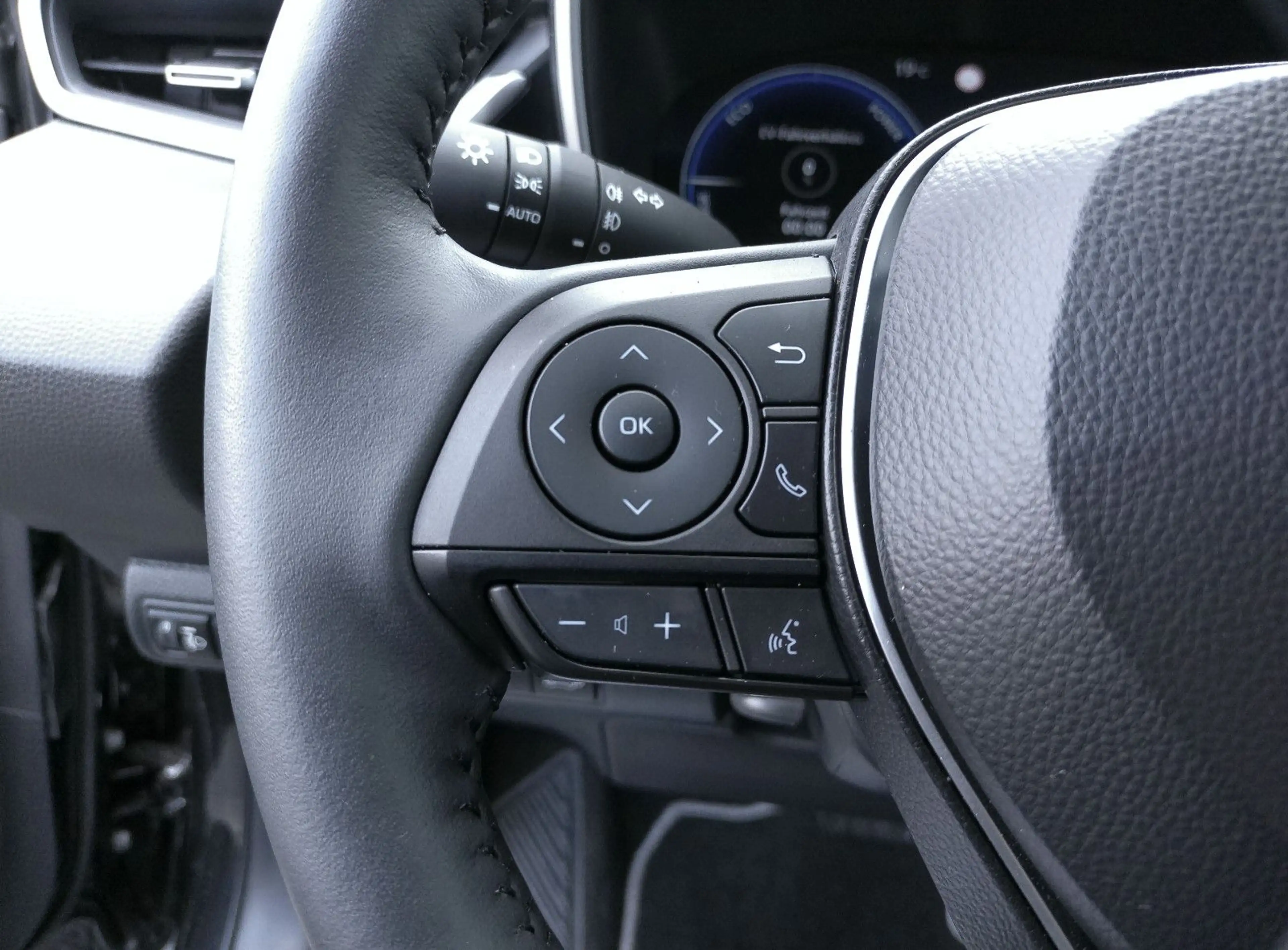 Toyota Corolla Touring Sports Hybrid Team D — photo 12