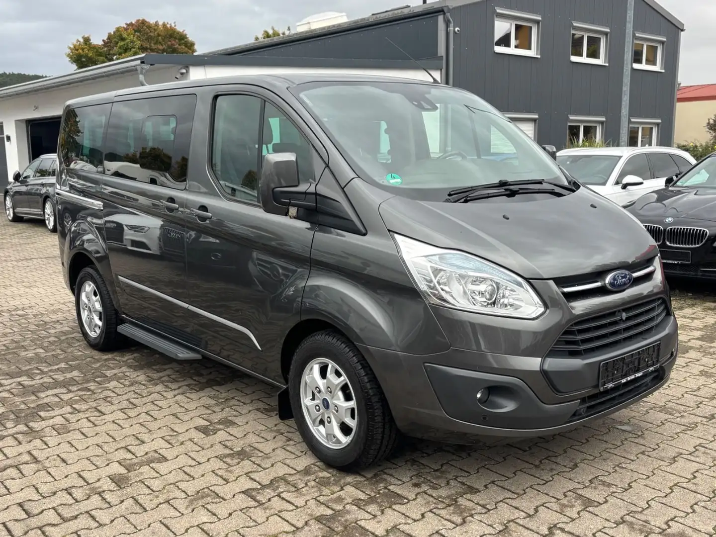 Ford Tourneo Custom Titanium L1 8 Sitze Kamera AHK Grau - 2