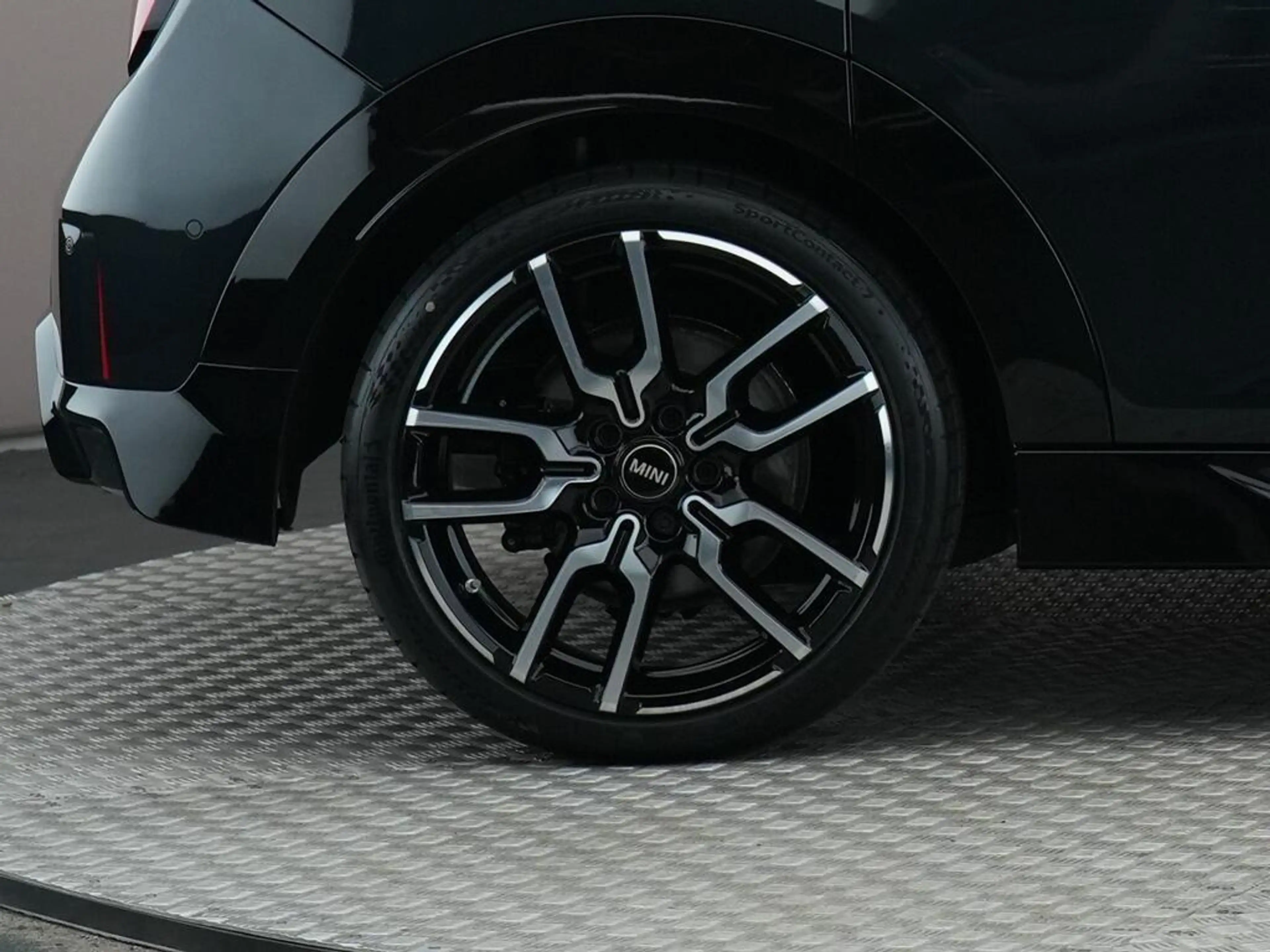 MINI Cooper C 5-Deurs | Pakket L + John Cooper Works Uitvoering — photo 6