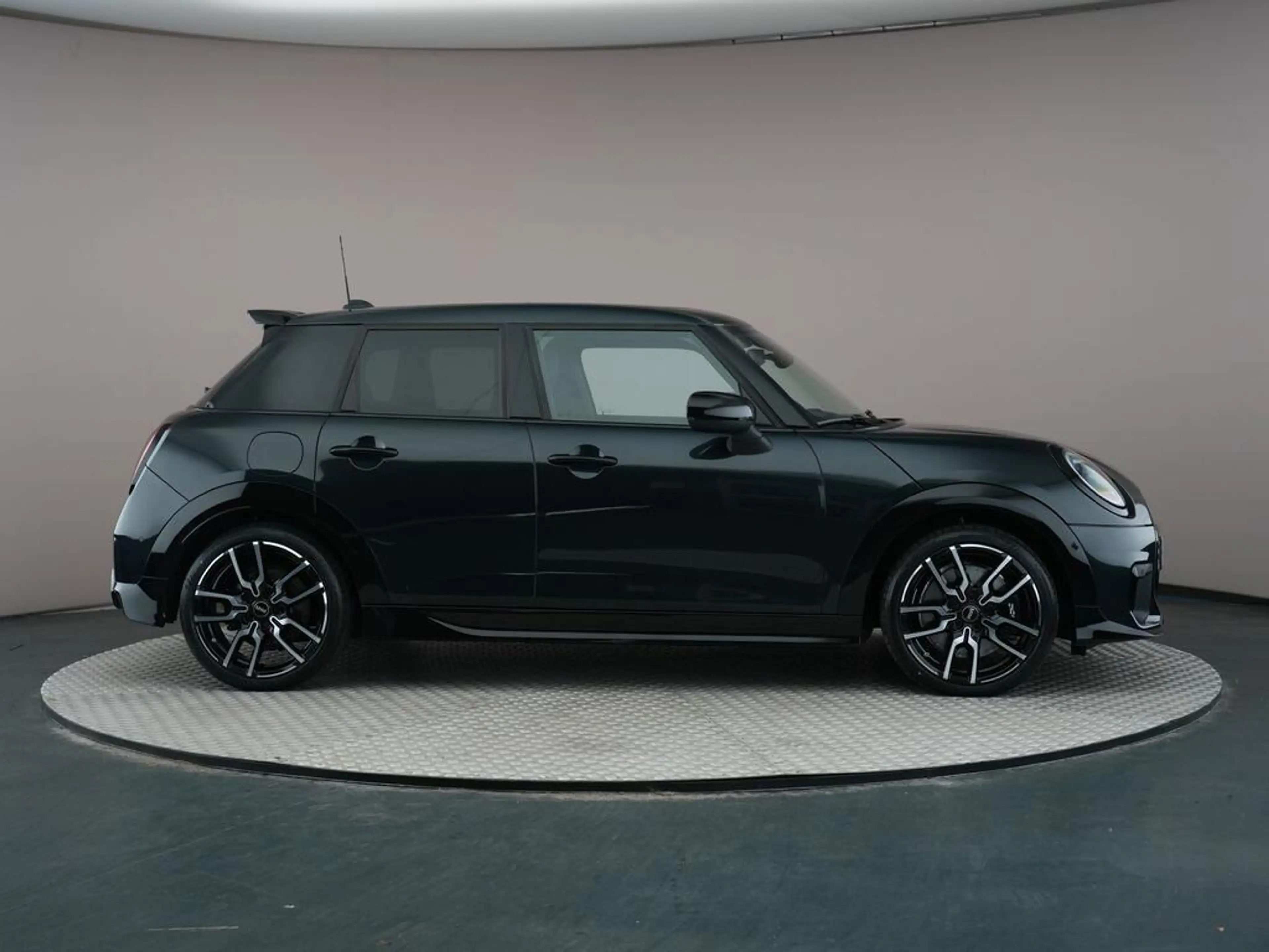 MINI Cooper C 5-Deurs | Pakket L + John Cooper Works Uitvoering — photo 2