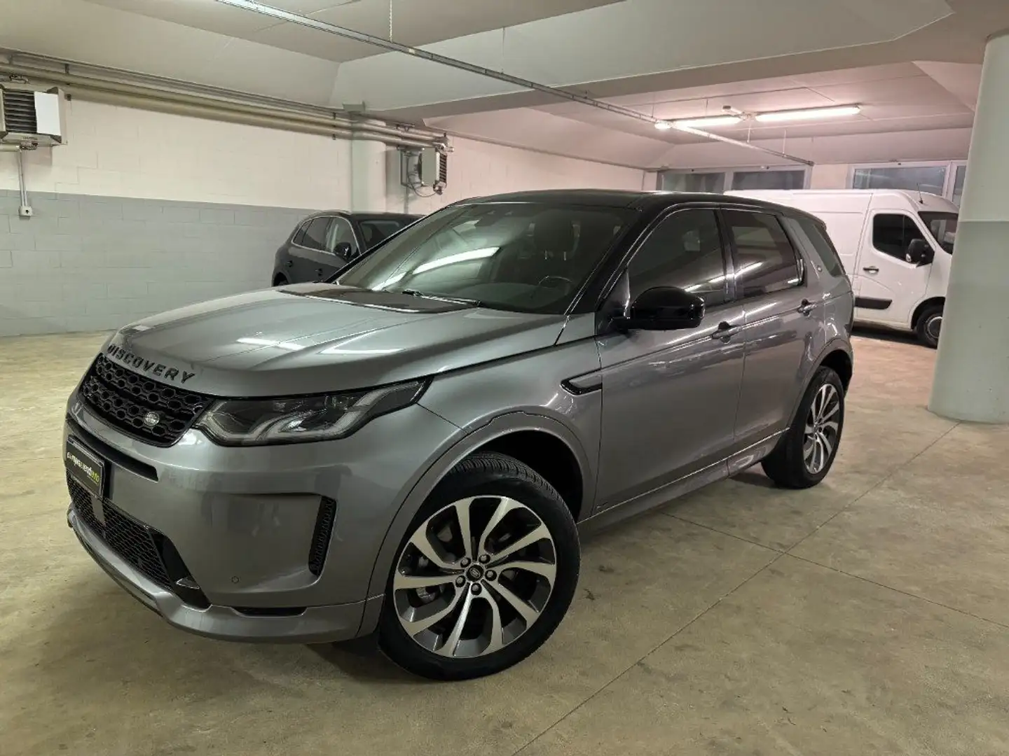 Land Rover Discovery Sport 2.0 eD4 R-Dynamic SE Silber - 1