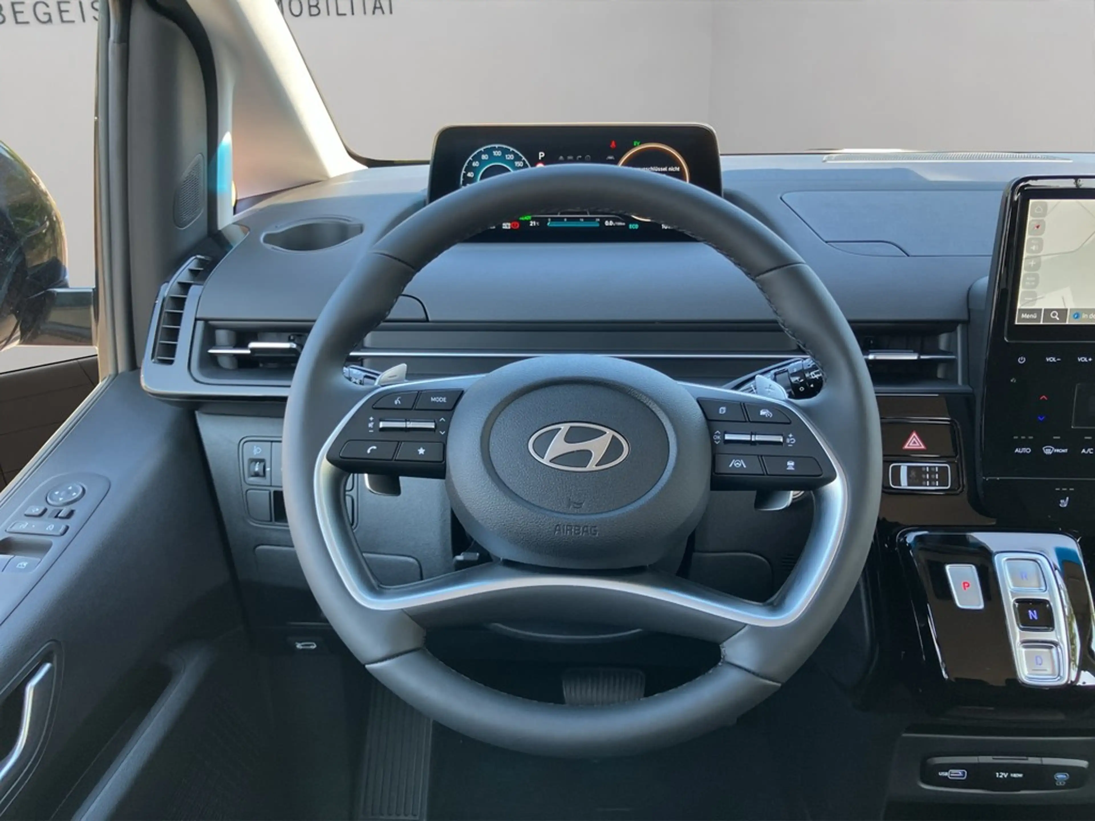 Hyundai STARIA 9 Sitz HEV 1.6 T-GDI Trend/SHZ NAVI Radio — photo 12
