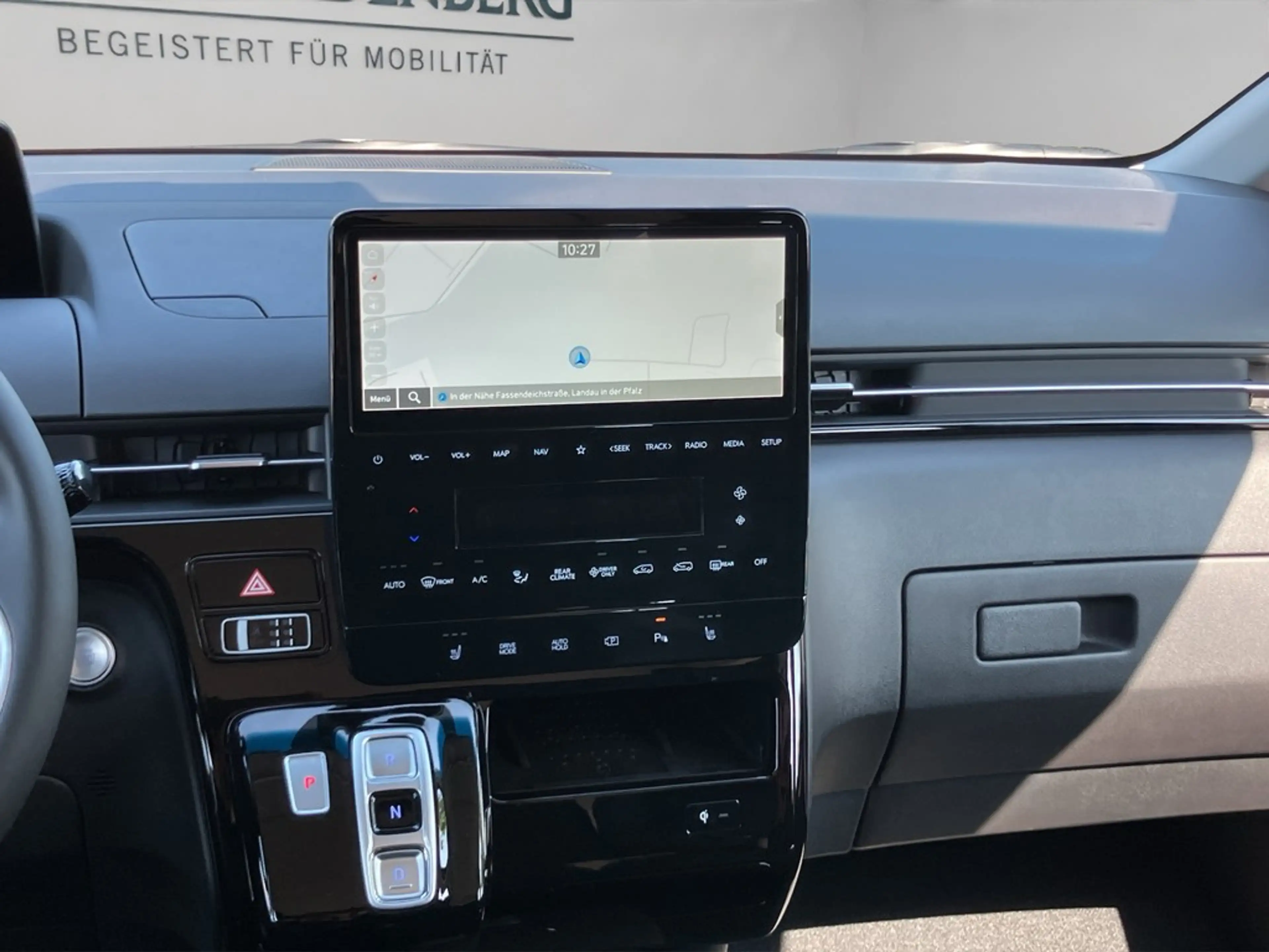 Hyundai STARIA 9 Sitz HEV 1.6 T-GDI Trend/SHZ NAVI Radio — photo 15