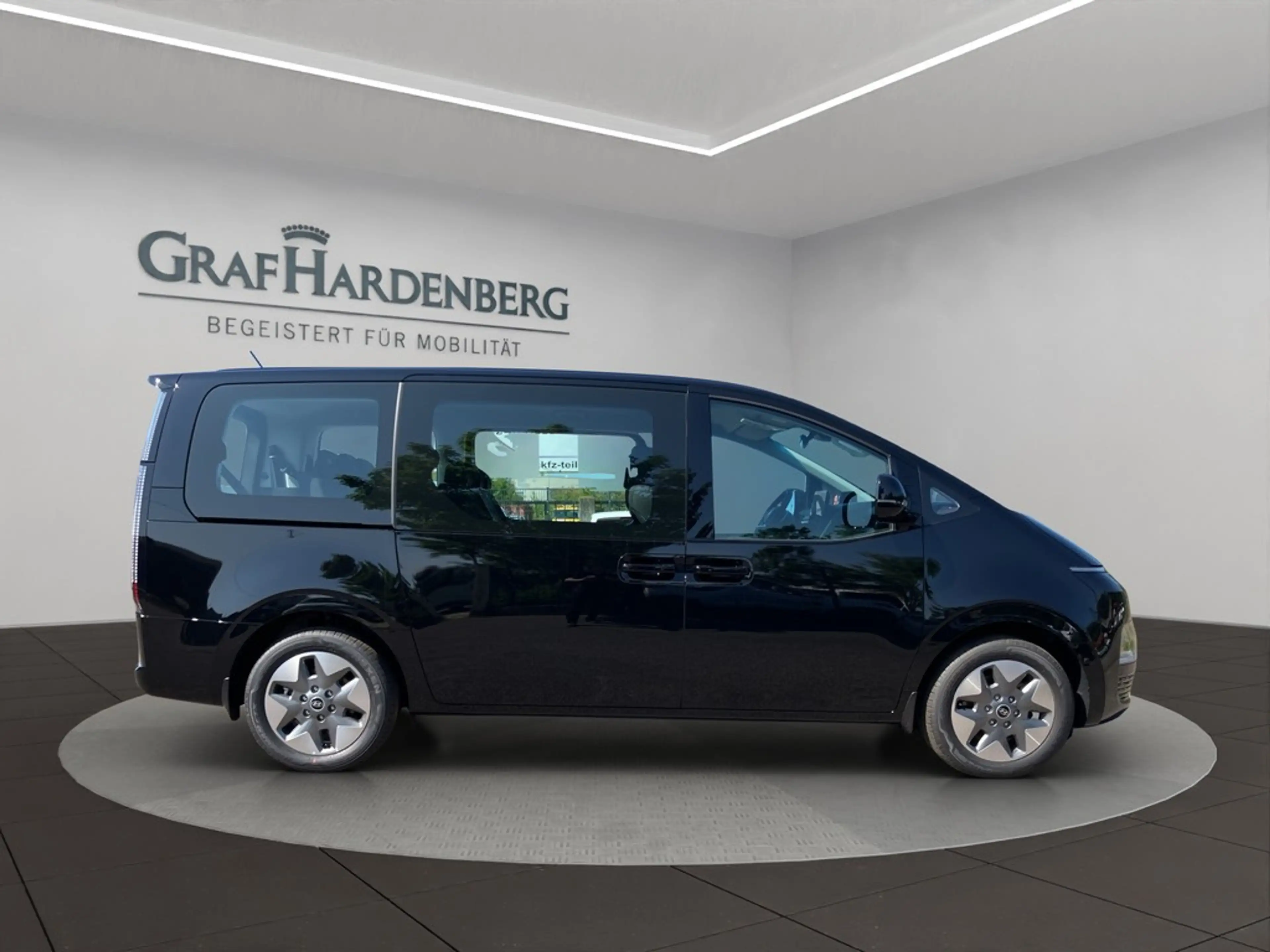 Hyundai STARIA 9 Sitz HEV 1.6 T-GDI Trend/SHZ NAVI Radio — photo 7