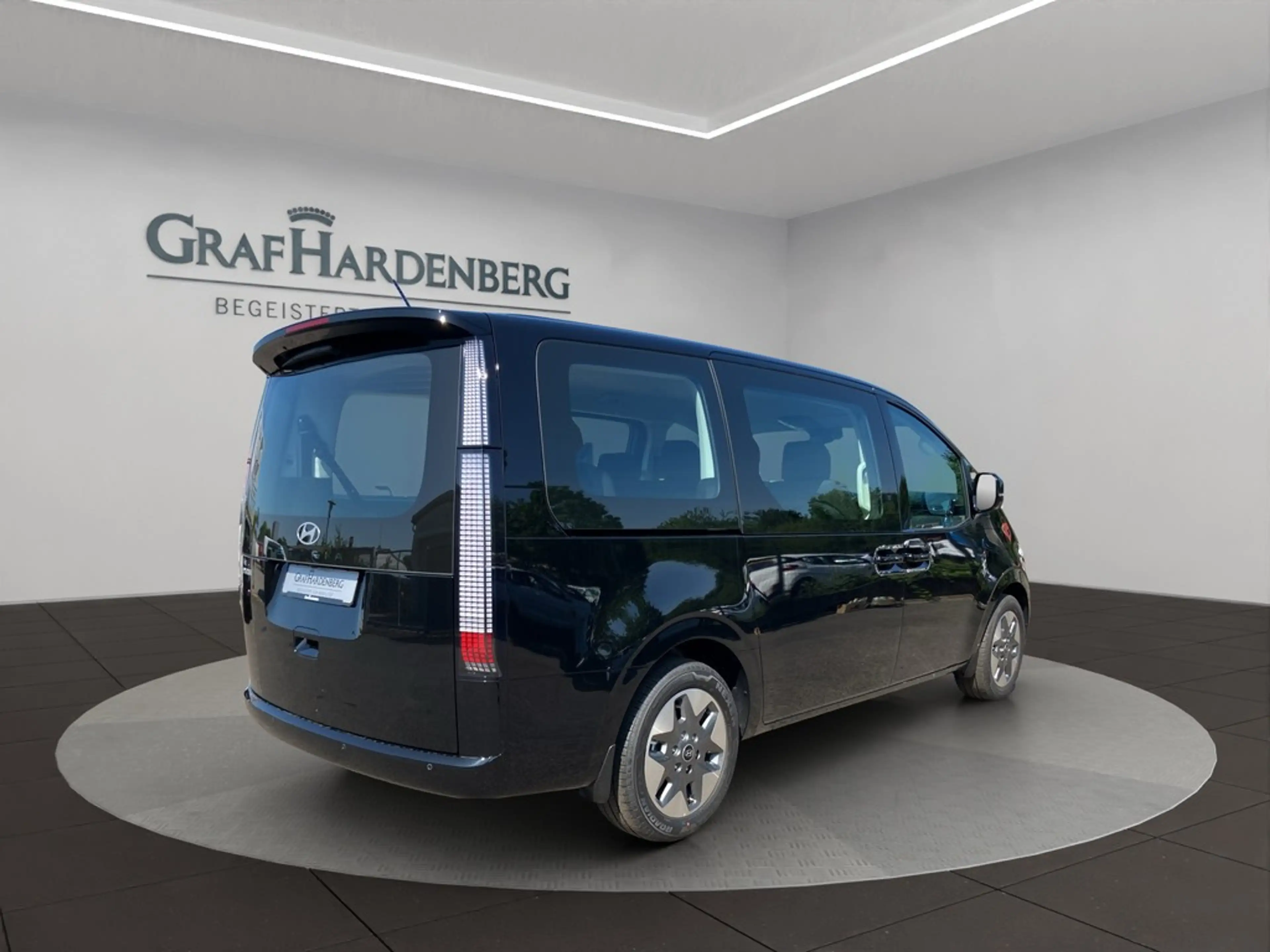 Hyundai STARIA 9 Sitz HEV 1.6 T-GDI Trend/SHZ NAVI Radio — photo 6