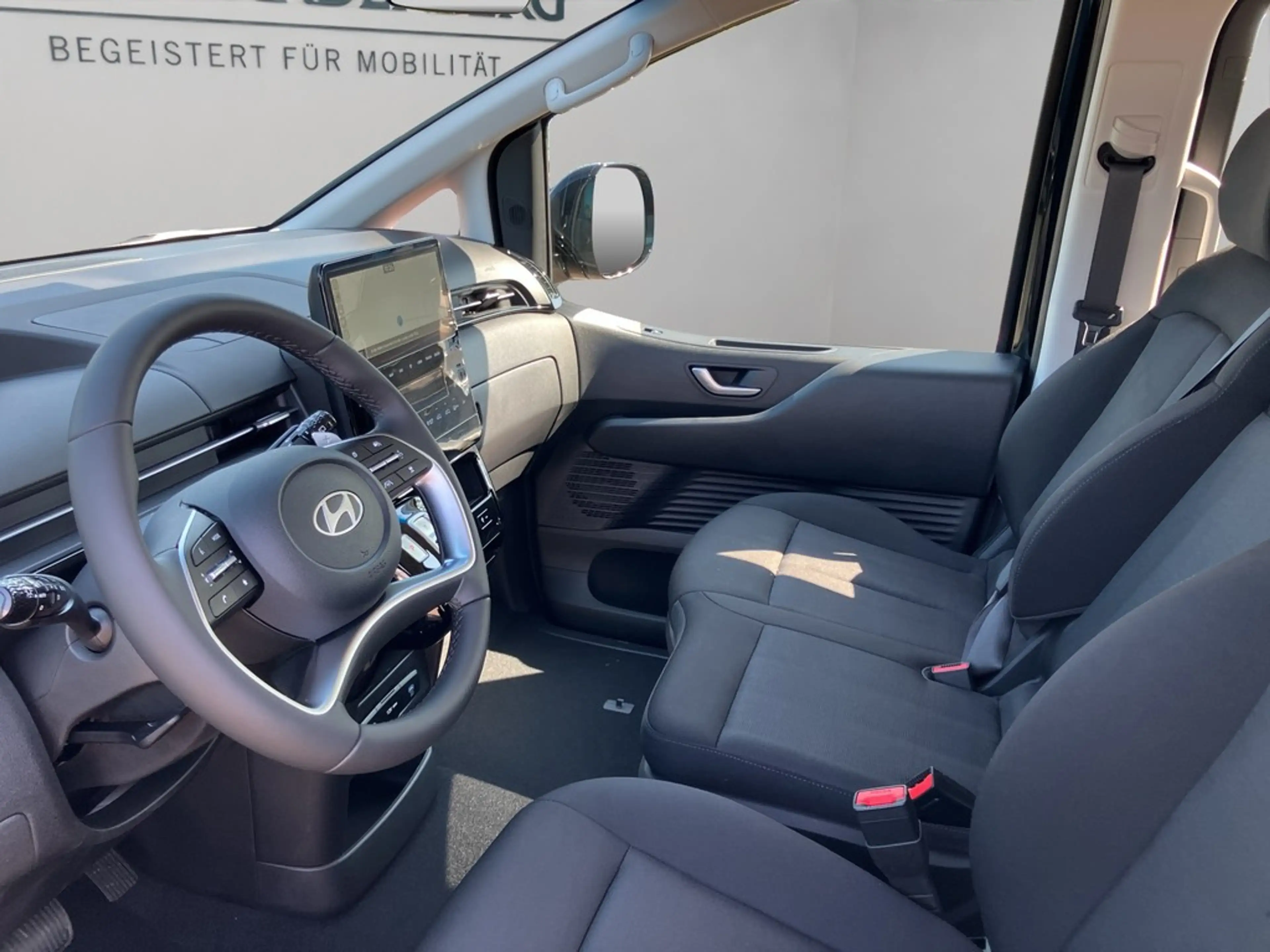 Hyundai STARIA 9 Sitz HEV 1.6 T-GDI Trend/SHZ NAVI Radio — photo 11