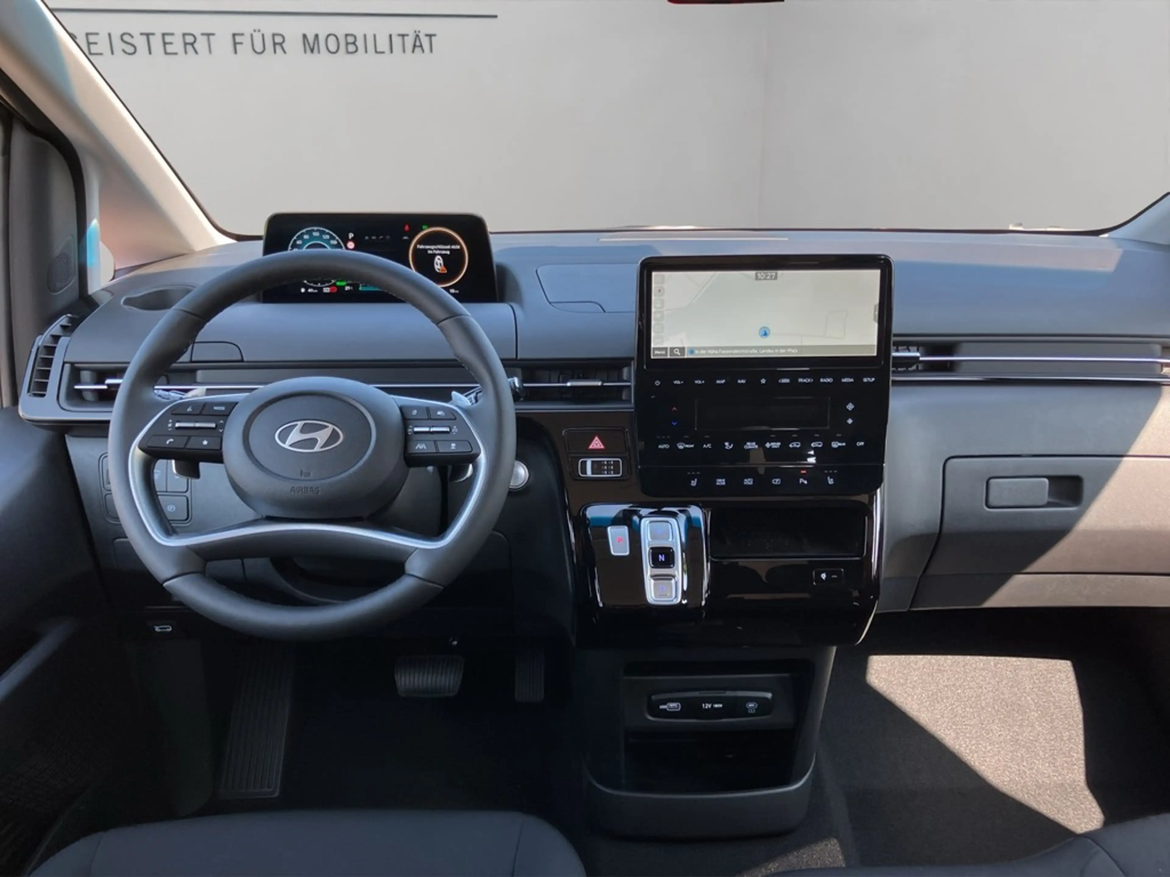 Hyundai STARIA 9 Sitz HEV 1.6 T-GDI Trend/SHZ NAVI Radio — photo 14