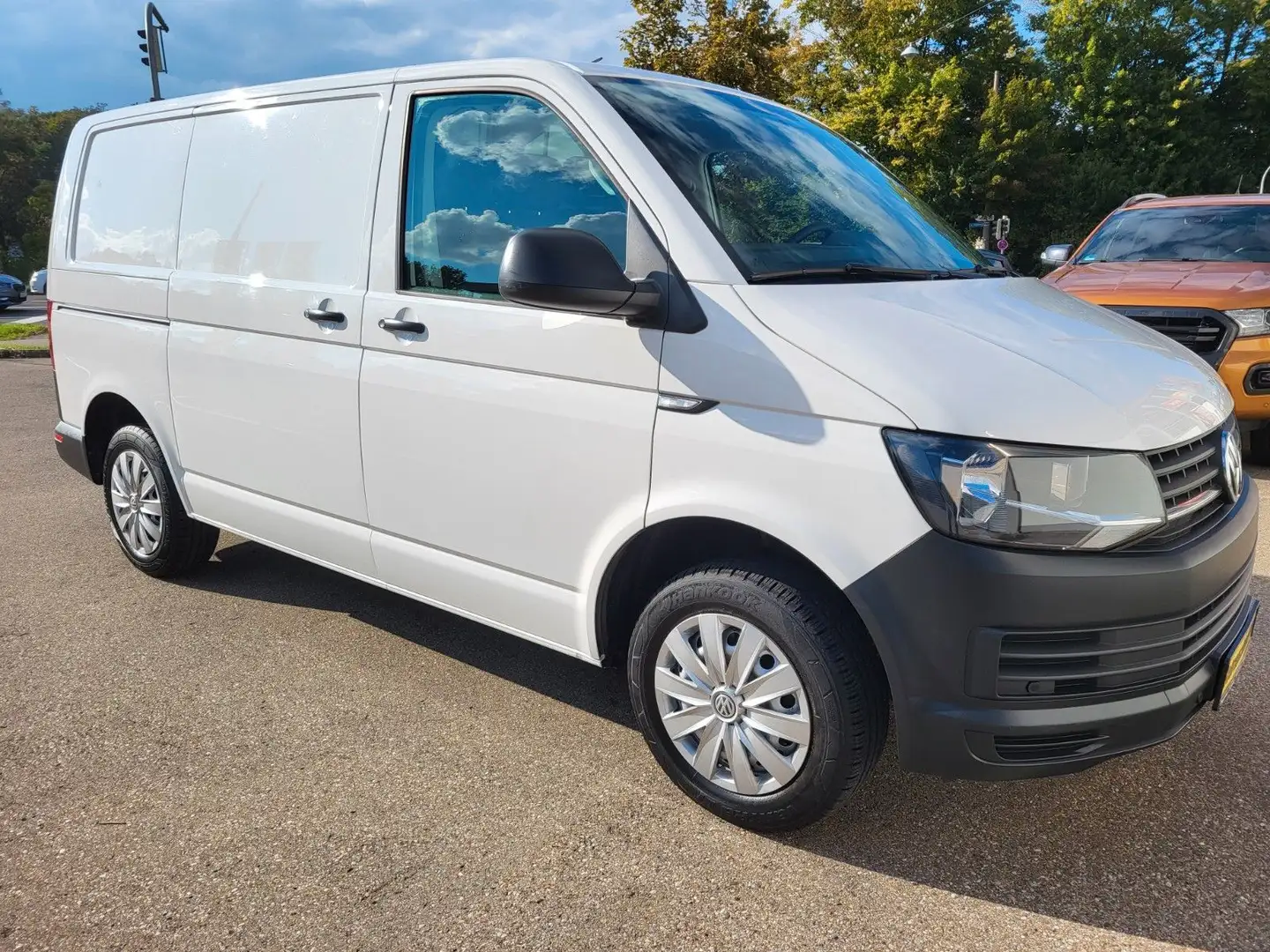 Volkswagen T6 Transporter Kasten 1 Hand Navi AHK Heckklappe Weiß - 1