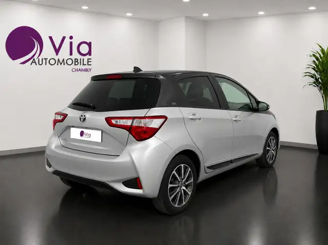 Toyota Yaris view 4