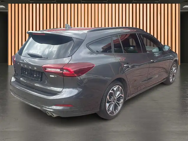 Ford Focus view 15