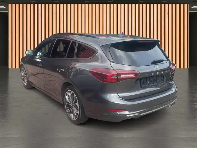 Ford Focus view 12