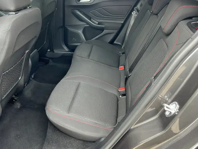 Ford Focus view 11