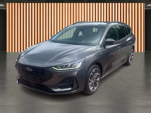 Ford Focus view 2