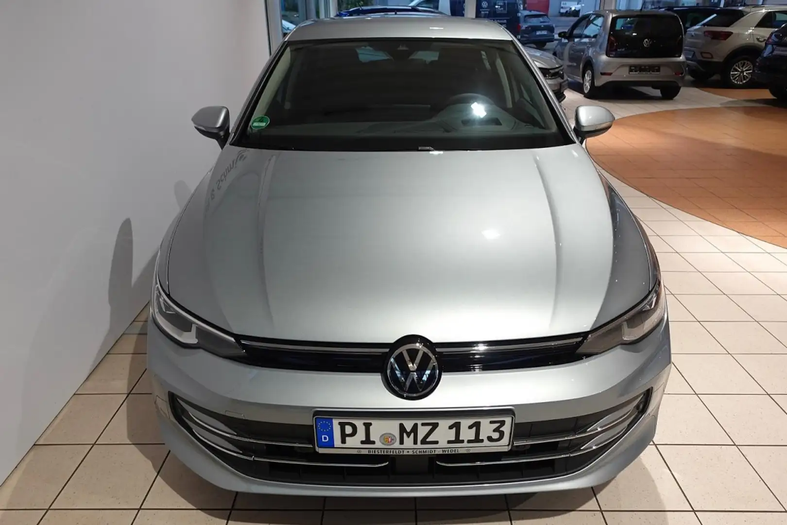 Volkswagen Golf VIII 1.5TSI RFK SHZ ACC Klima APP Navi LED Klima Plateado - 2