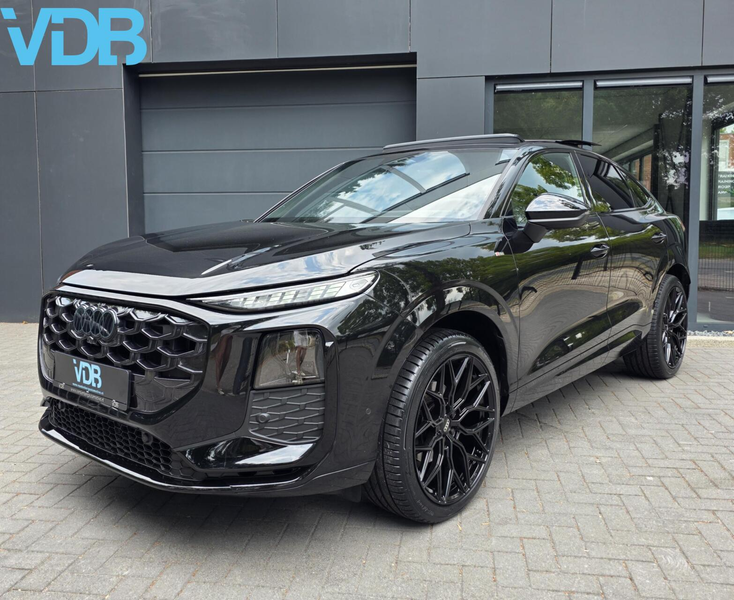 Audi Q3 Sportback 35 TFSI S-LINE BLACK EDITION PANO SFEER — photo 4