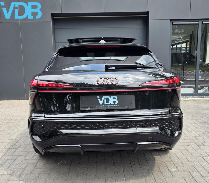 Audi Q3 Sportback 35 TFSI S-LINE BLACK EDITION PANO SFEER — photo 10