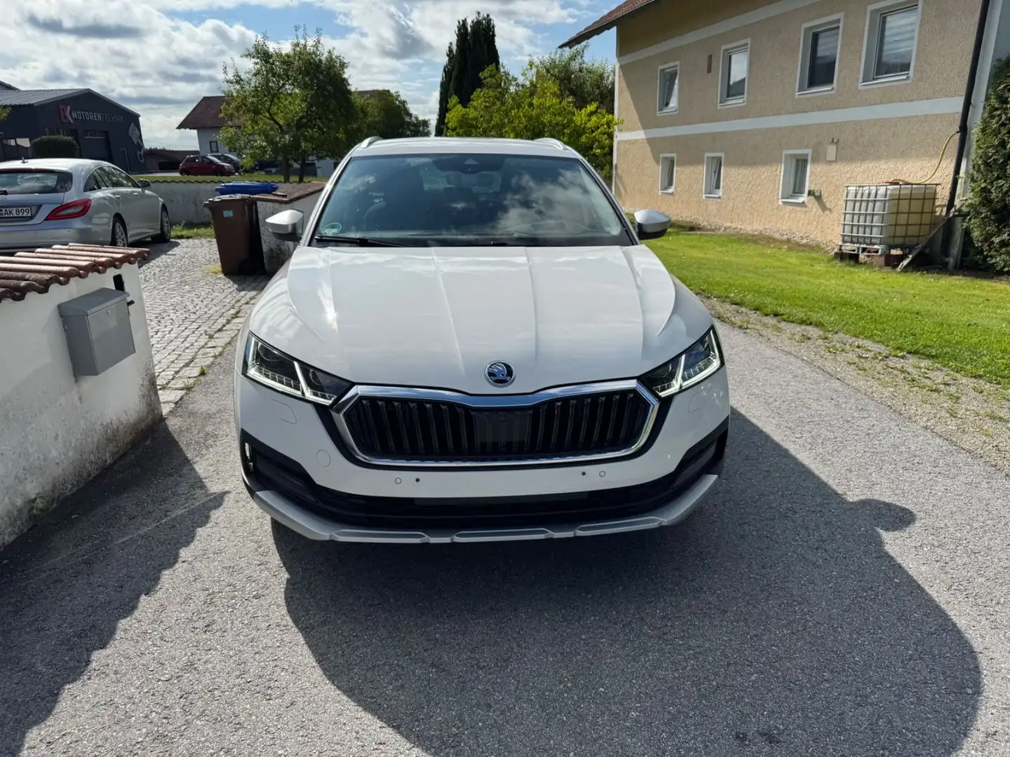Skoda Octavia Combi Scout 4x4 Weiß - 1