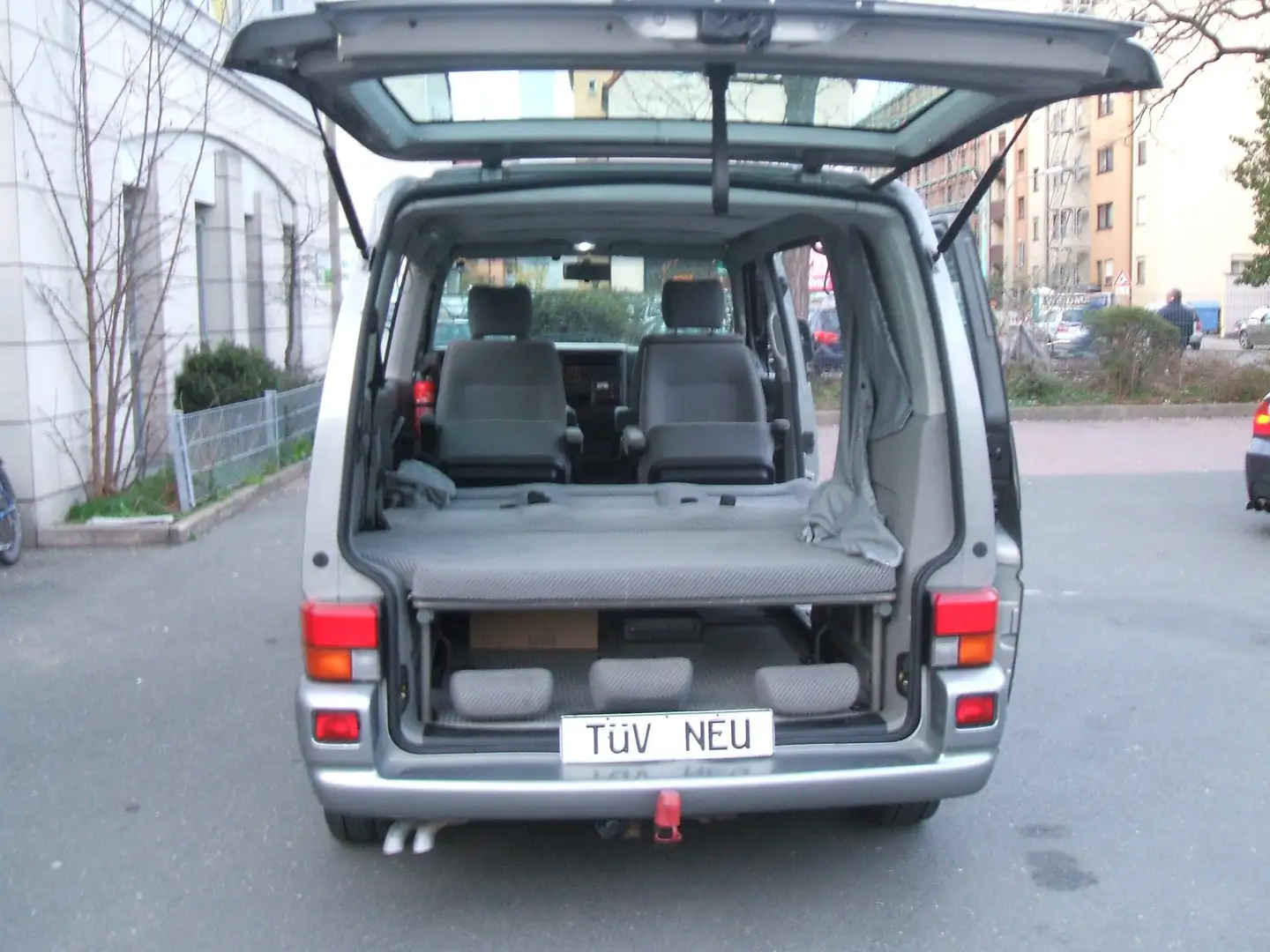 Volkswagen T4 Multivan 2,5 DPF/grün-CAMPER-7Sitz-Bett*KLIMA*TÜV-NEU Grau - 1