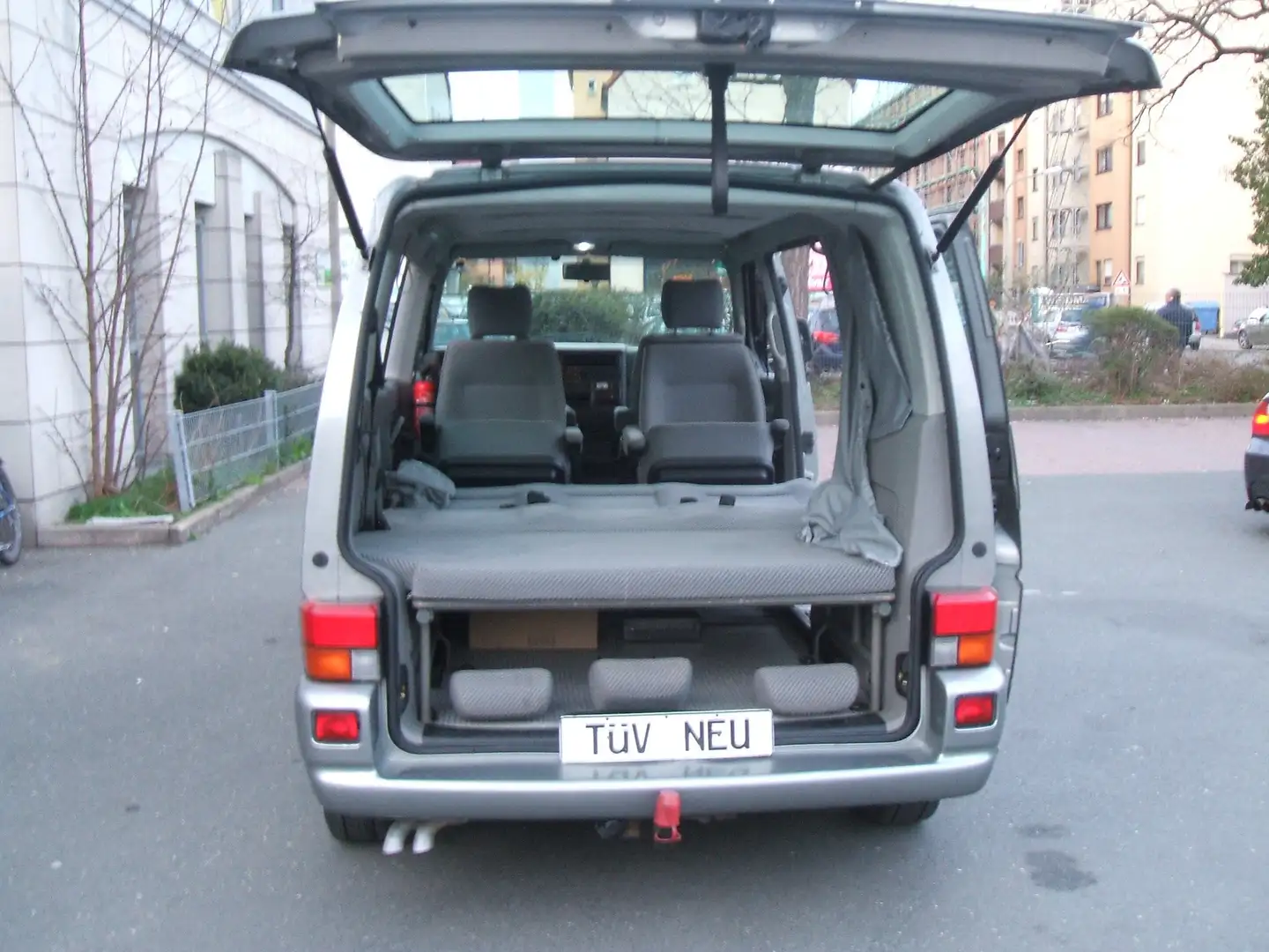 Volkswagen T4 Multivan 2,5 DPF/grün-CAMPER-7Sitz-Bett*KLIMA*TÜV-NEU Grau - 2