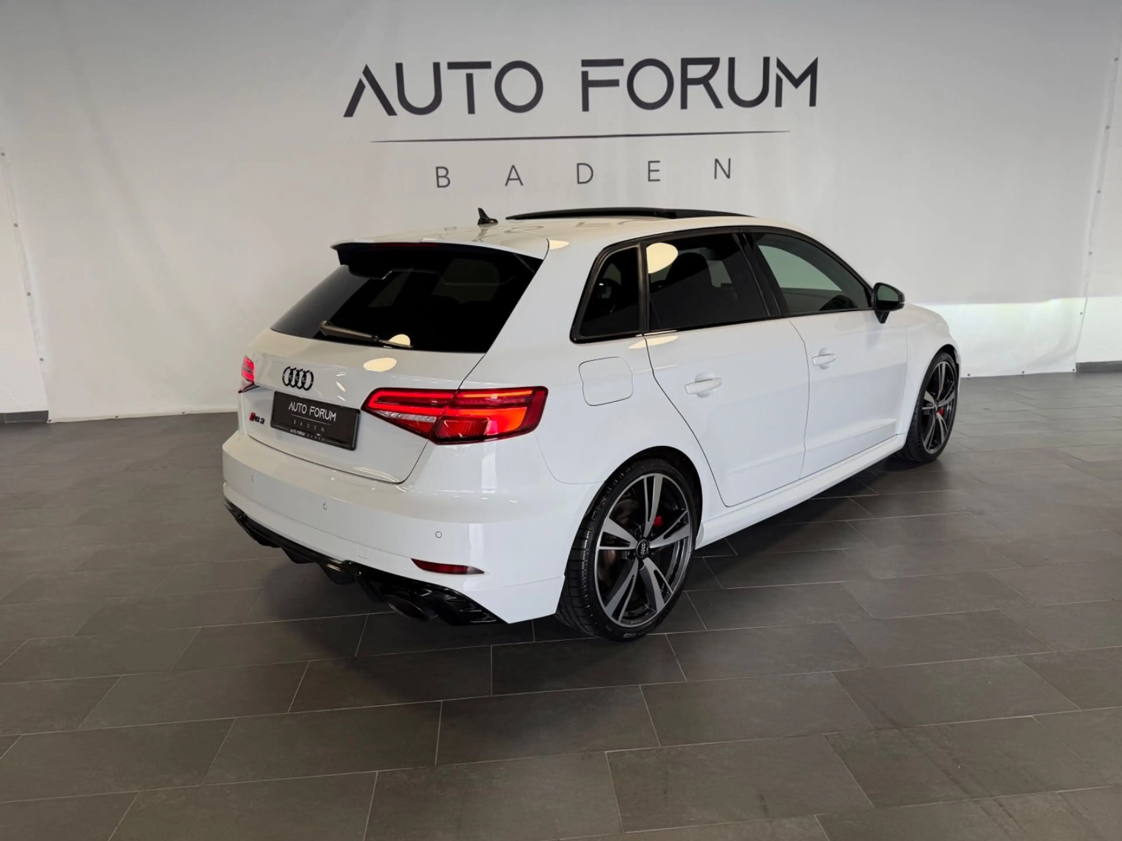 Audi RS3 Sportback 2.5TFSI*Pano*ACC*Lane*Side*Matrix* — photo 8